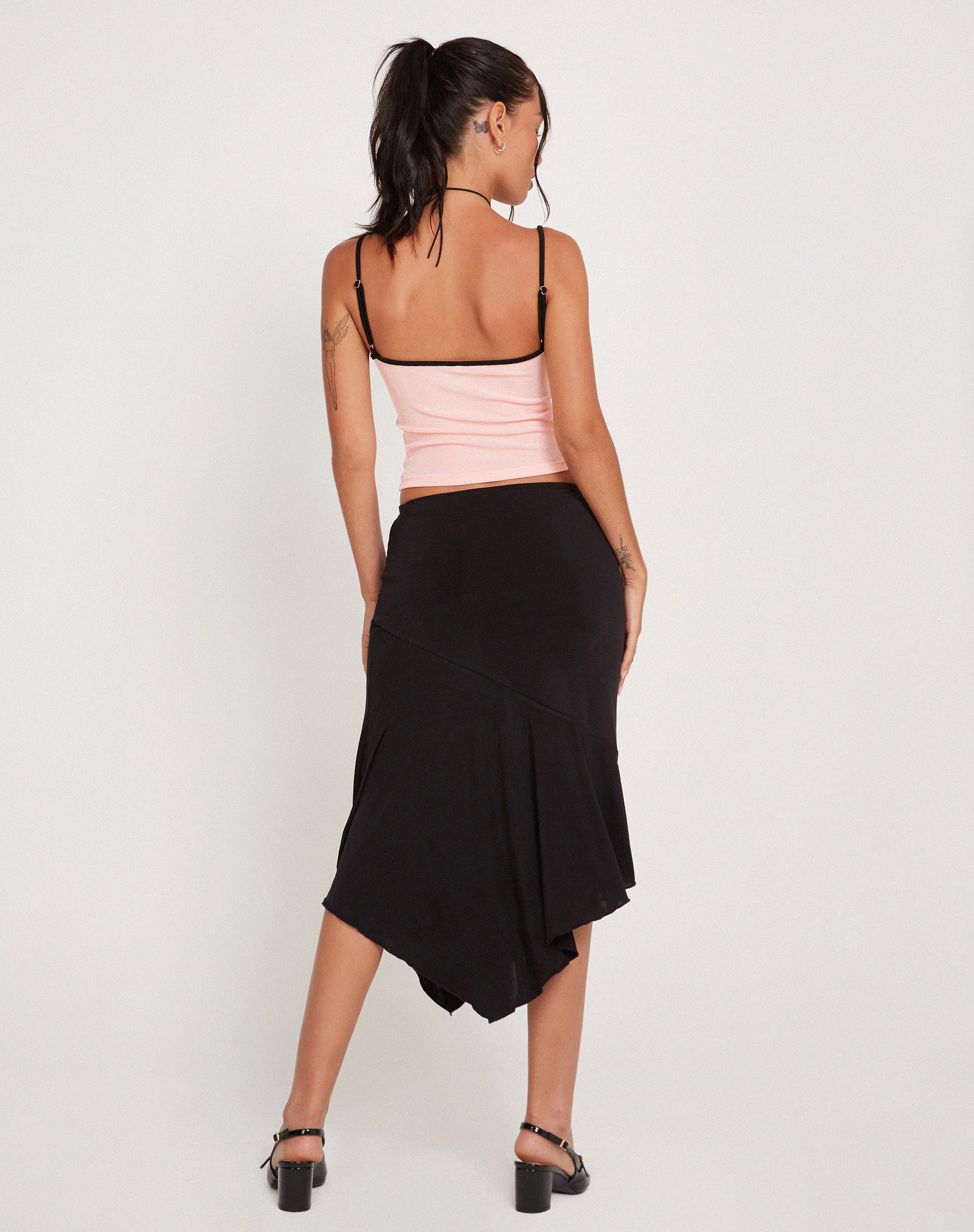 Imagen de Talasi Crop Top en rosa pálido con ribete negro