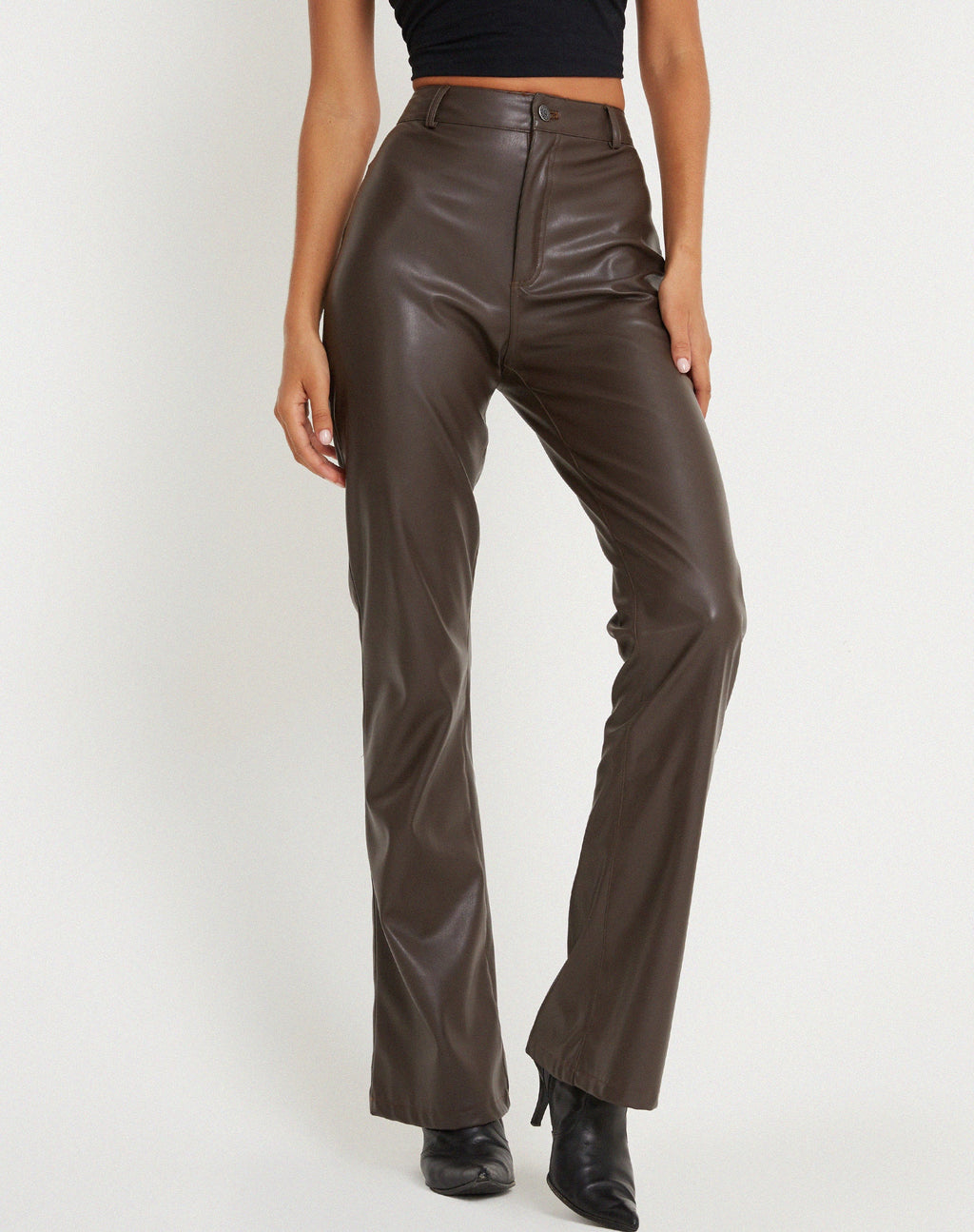 Pantalón Zoven en Pu Chocolate Oscuro