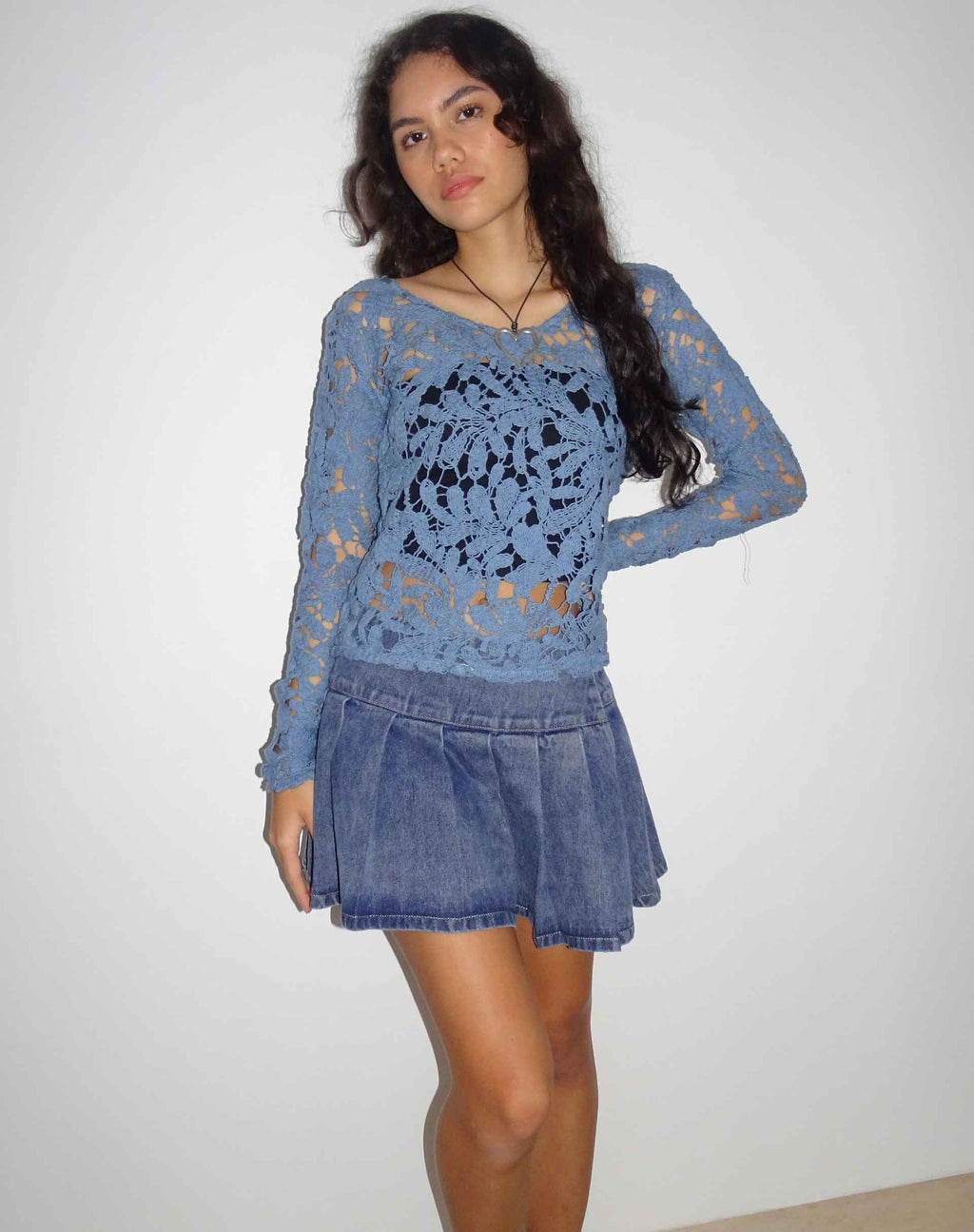 Top de manga larga de crochet floral Ripu en azul noche