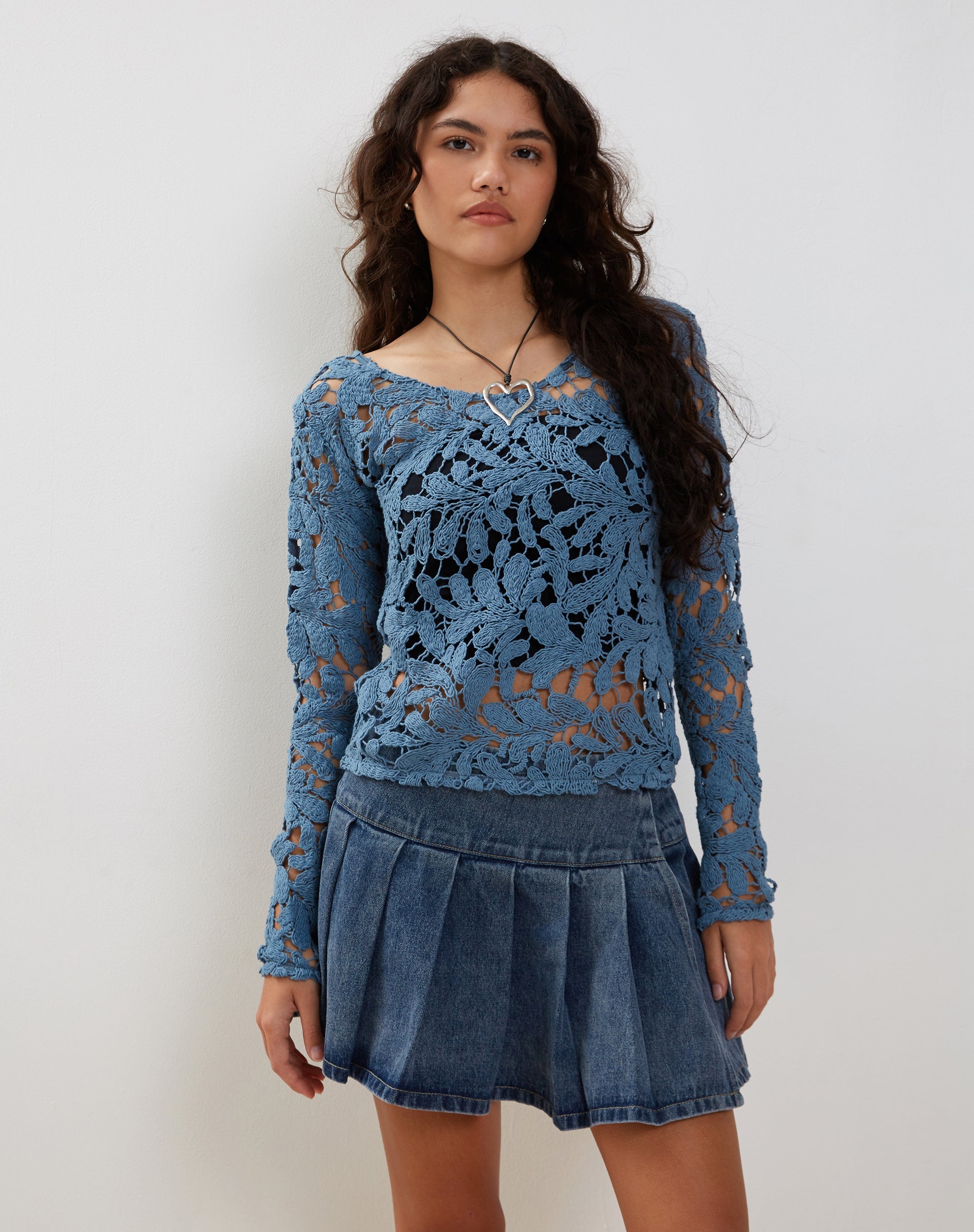 Imagen de Ripu Top Floral de Crochet de Manga Larga en Azul Medianoche