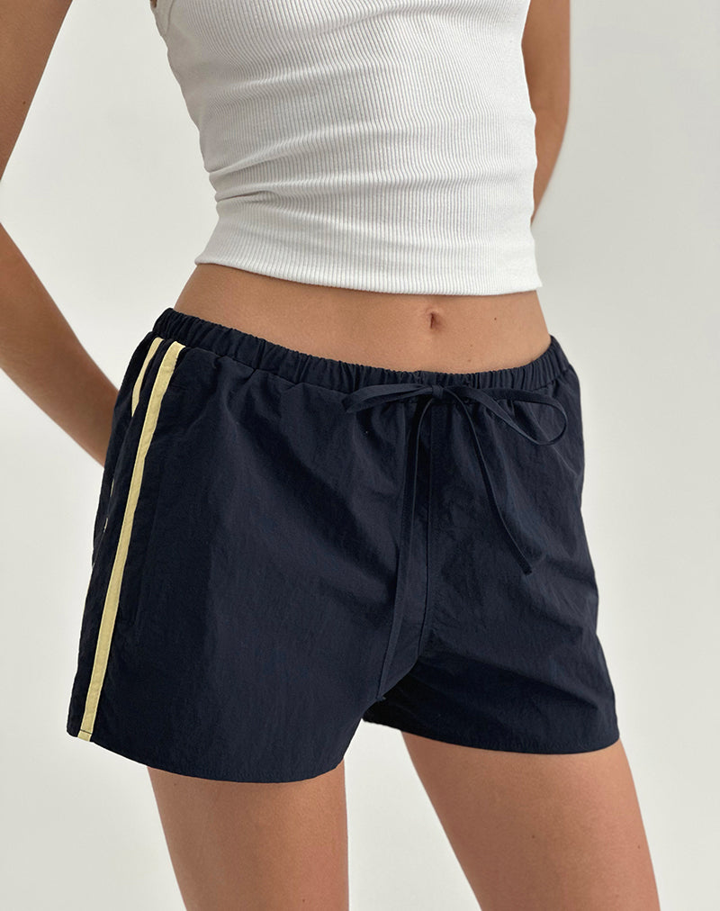 Imagen de Riu Runner Short en azul marino con raya amarilla