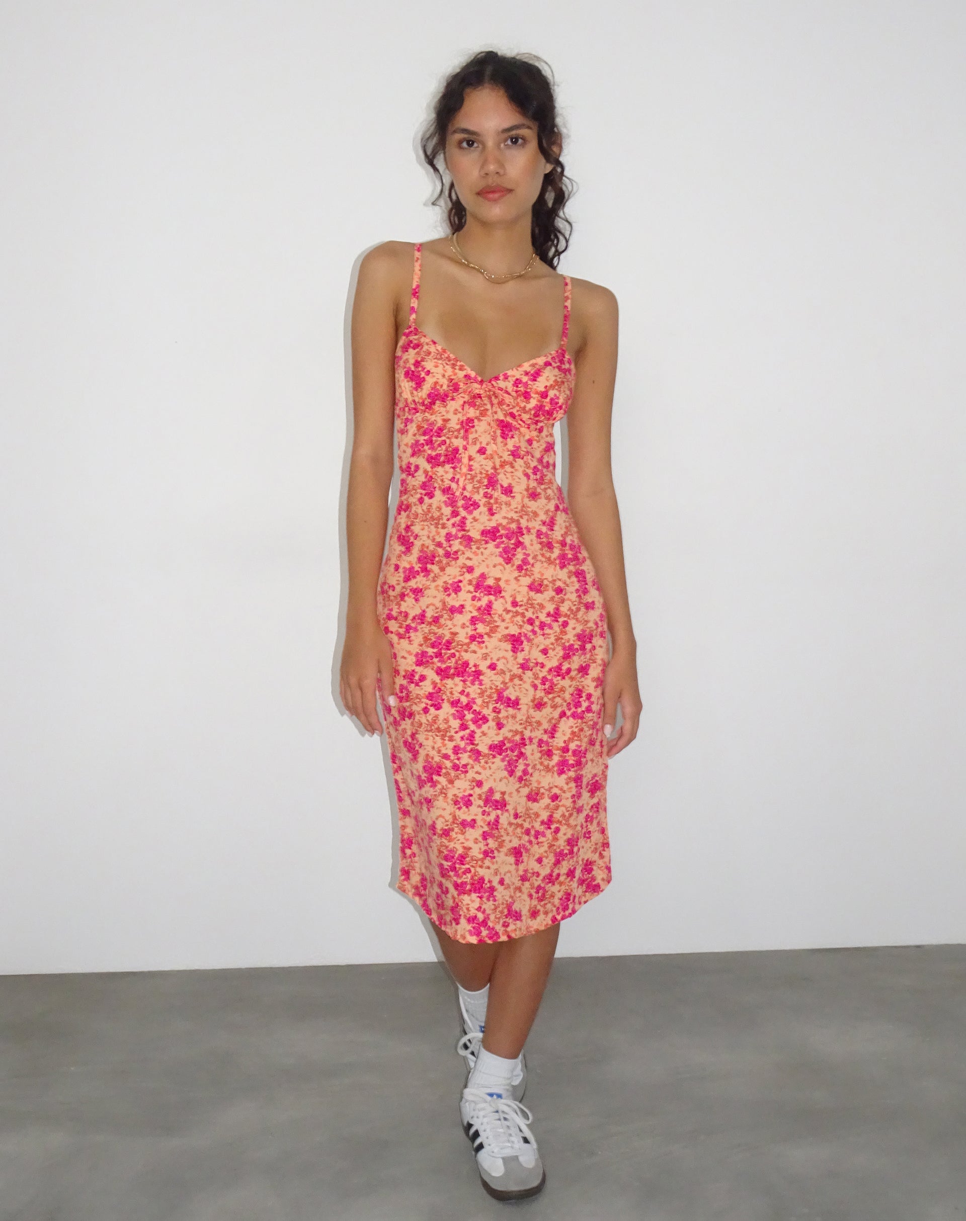 Imagen de Ronsha Midi Dress in Dark Wild Flower Cantaloupe