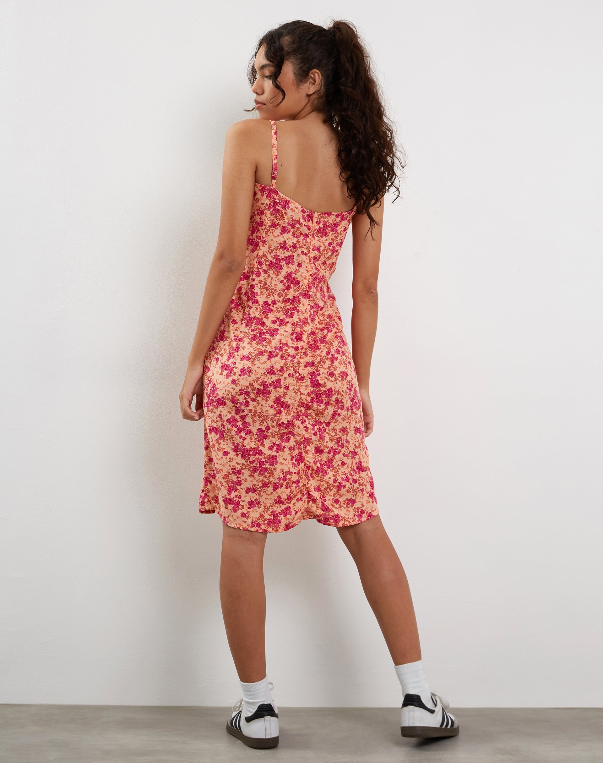 Imagen de Ronsha Midi Dress in Dark Wild Flower Cantaloupe