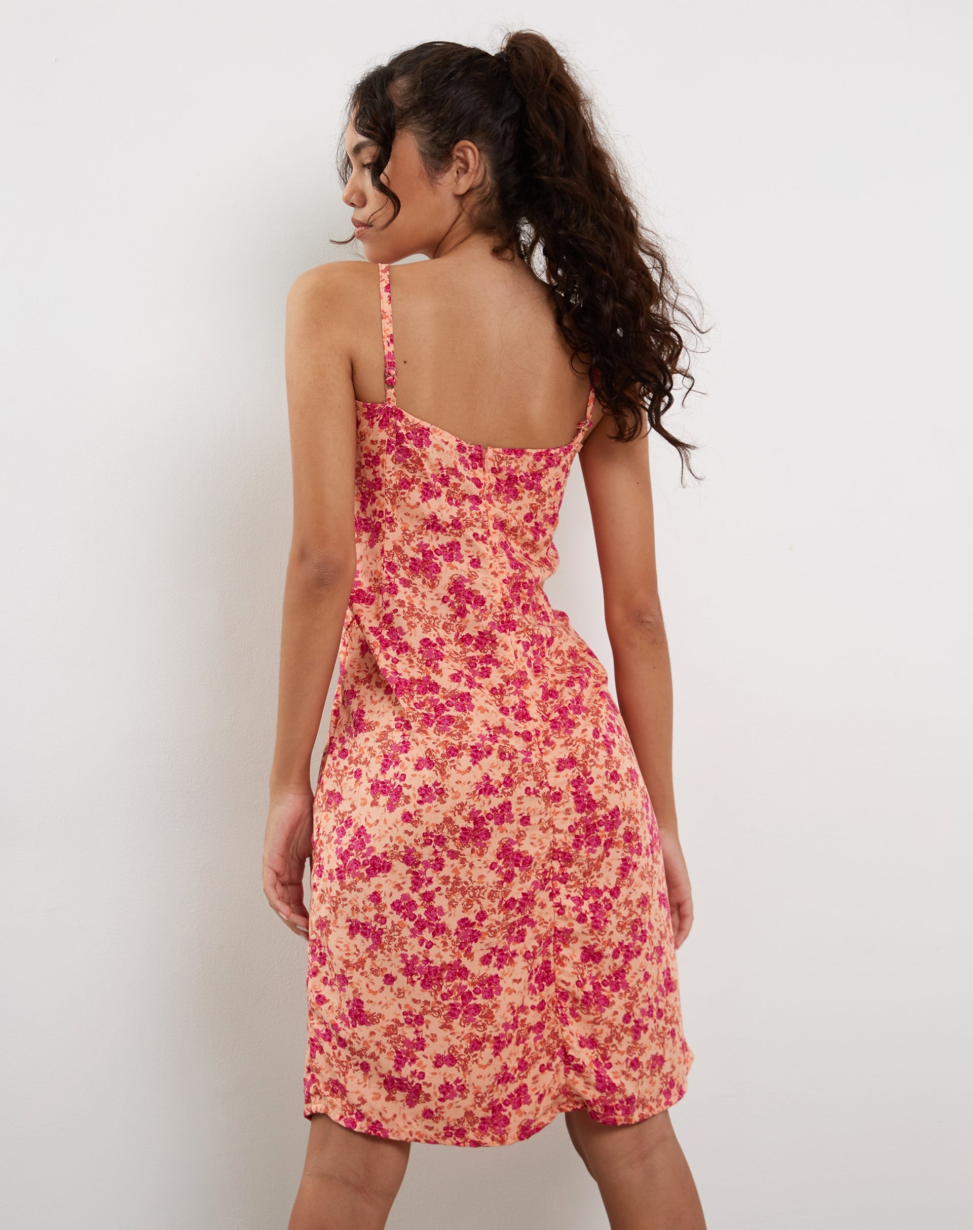 Imagen de Ronsha Midi Dress in Dark Wild Flower Cantaloupe