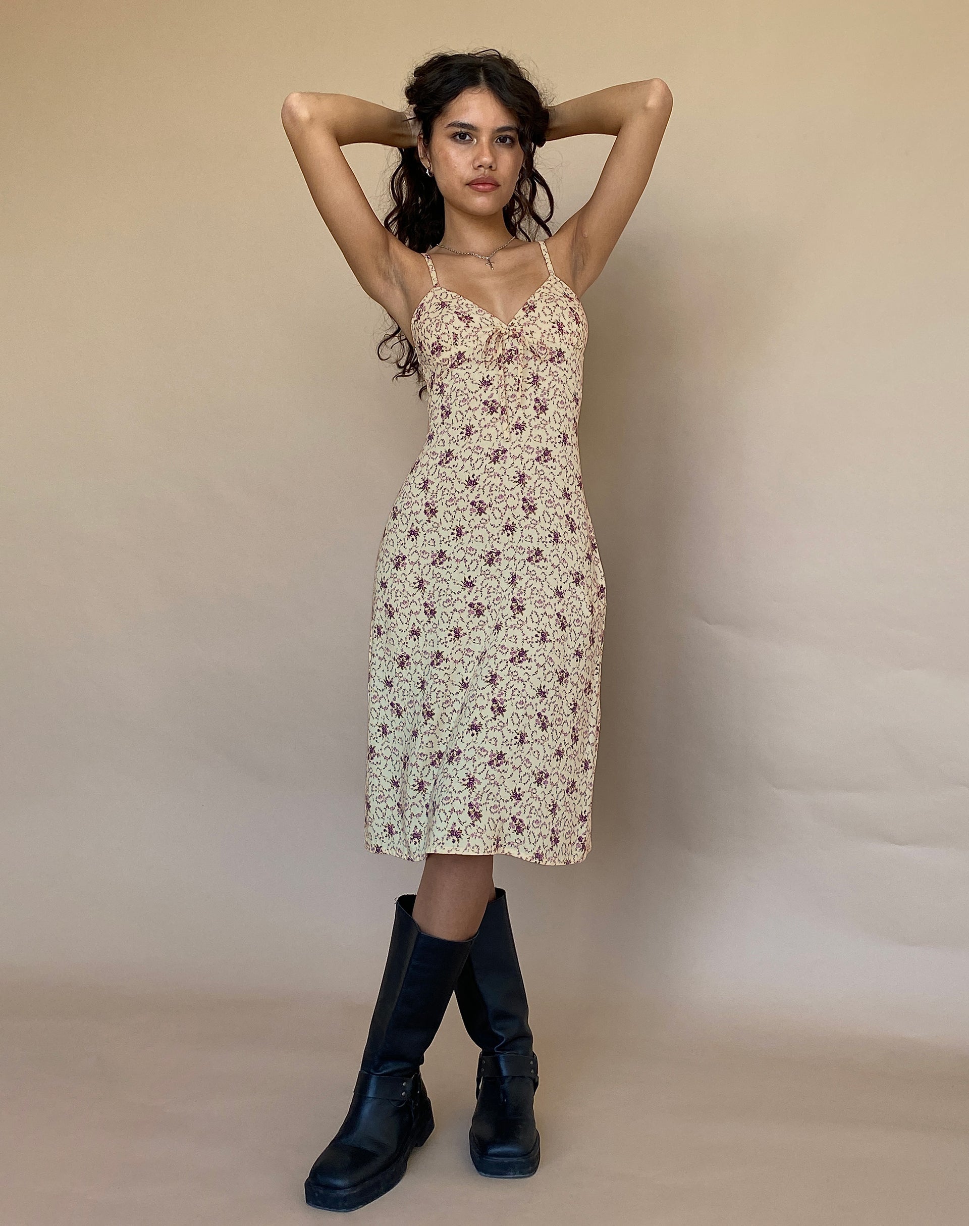 Imagen de Ronsha Vestido Midi en Cadena Floral Crema
