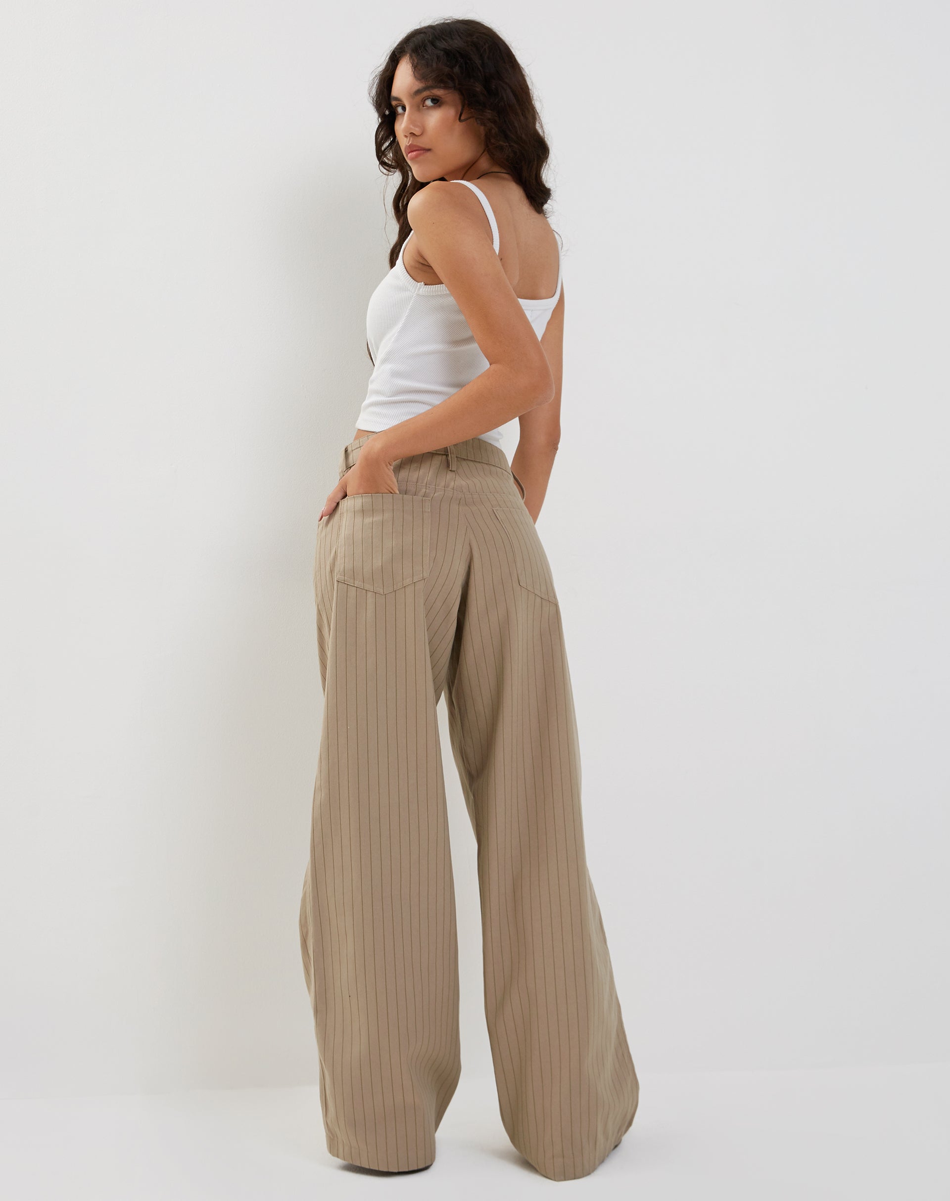 imagen de Pantalones amplios de tiro bajo extra anchos de raya diplomática Stone