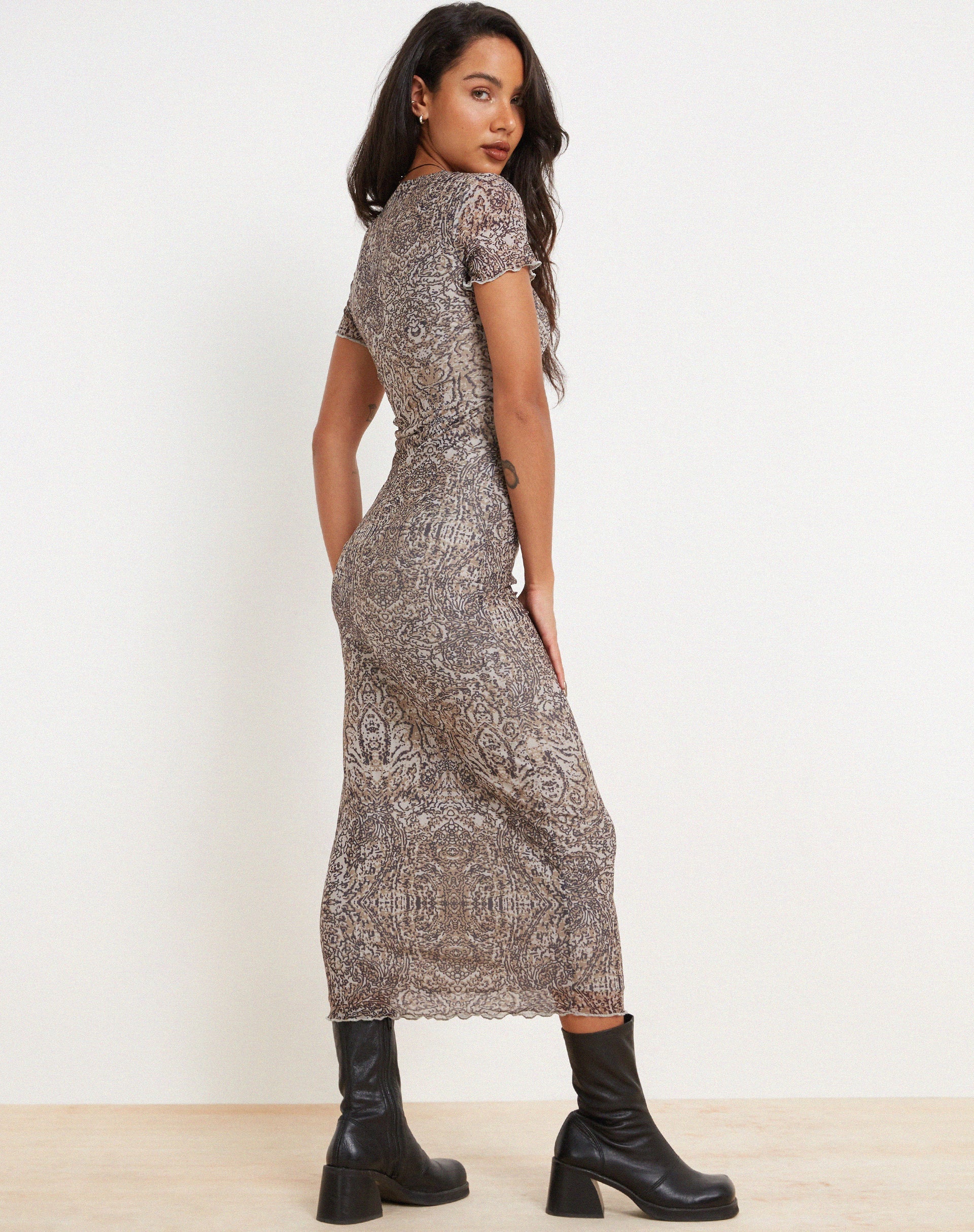 imagen de Roska Printed Midi Dress in Sandstorm Tonal Print
