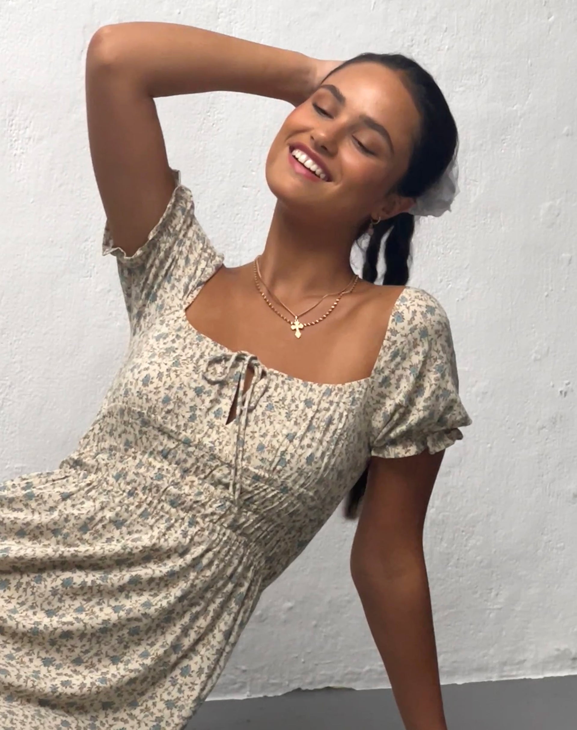 Imagen de Rosmilly Mini Dress in Antique Blue Floral Ivory