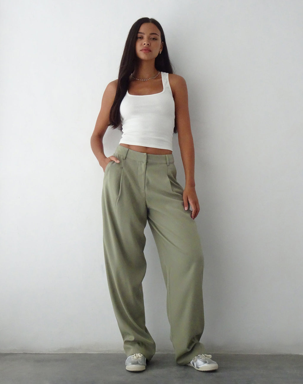 Pantalón ancho Sakaria de Tailoring Stone Sage