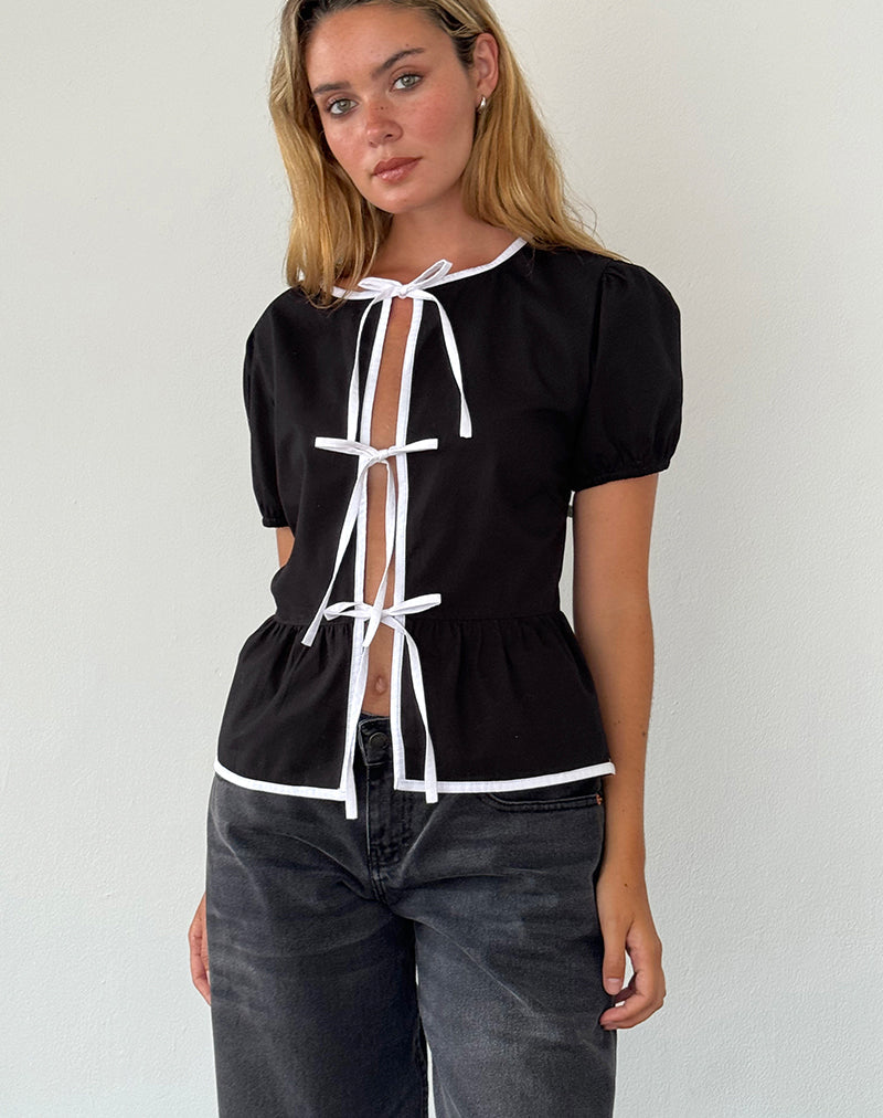 Blusa Ryota Tie Front en negro con ribete blanco