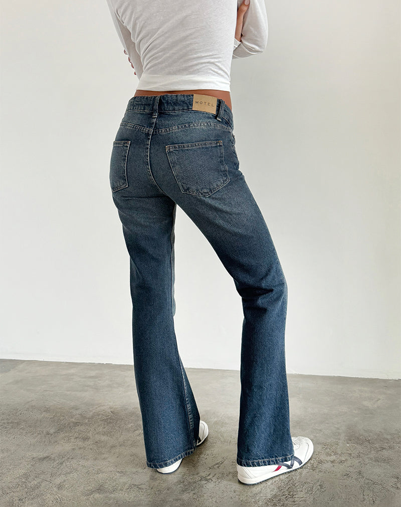 Imagen de los vaqueros rígidos de tiro bajo Flare Jeans en Dark Vintage