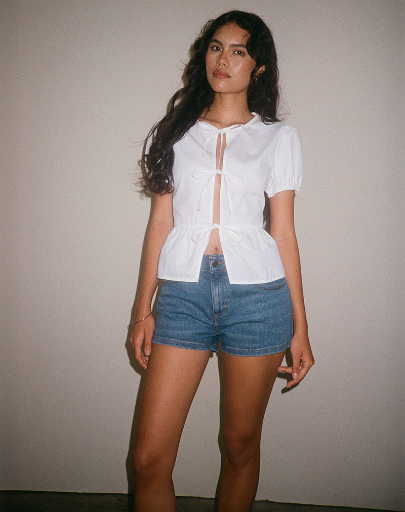 imagen de Ryota Tie Front Blouse in White with White Binding