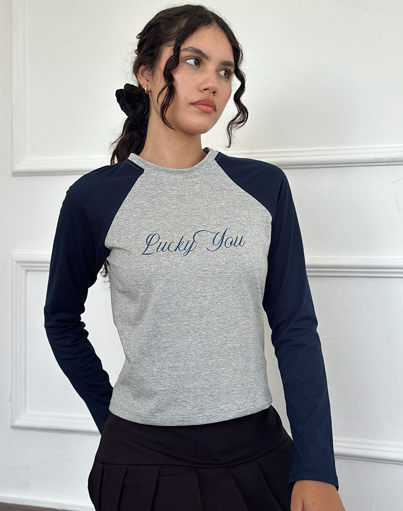 Imagen de Sabani Top en Marga Gris Marino con Estampado Lucky You