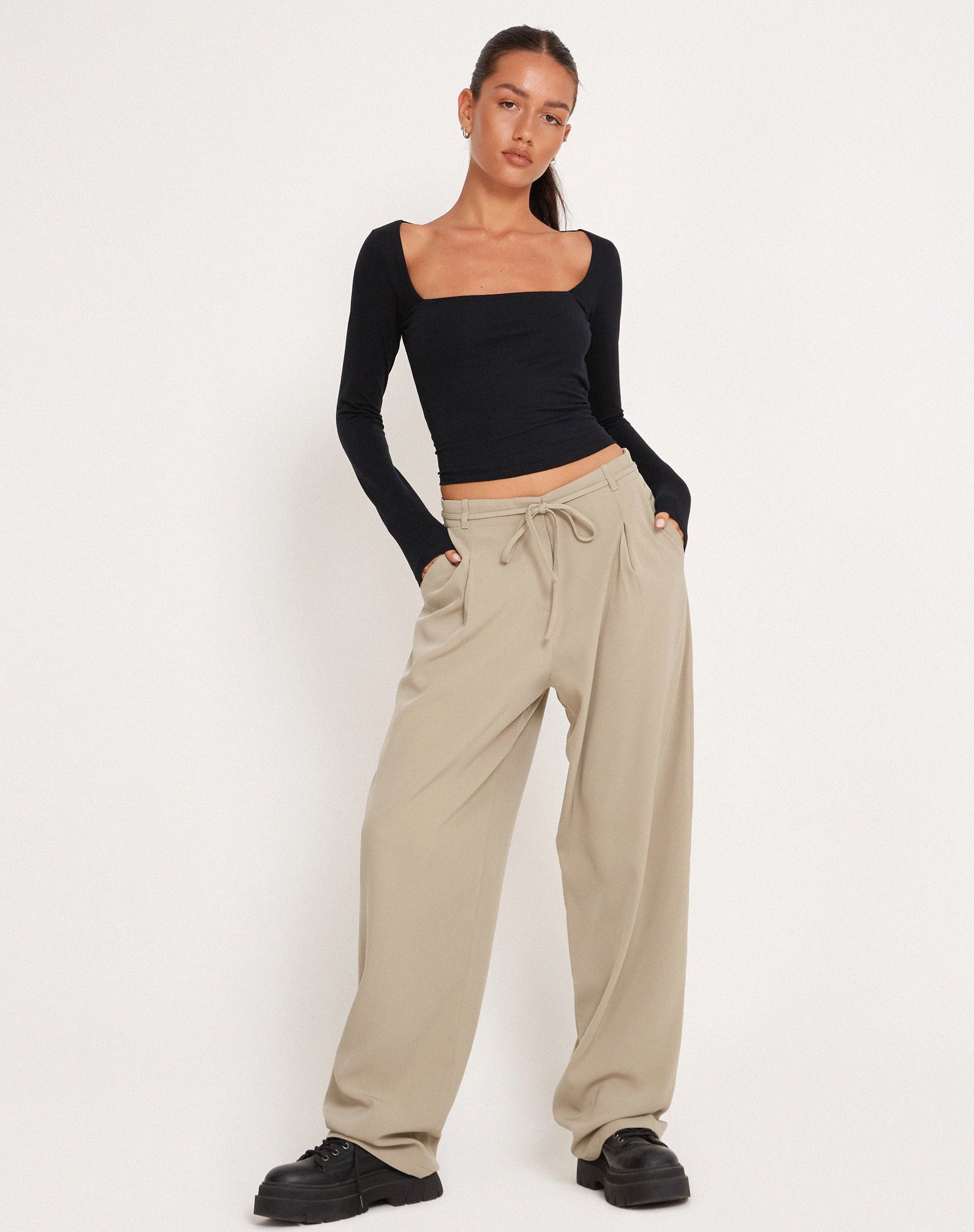 imagen de Pantalón Sabria en Tailoring Taupe