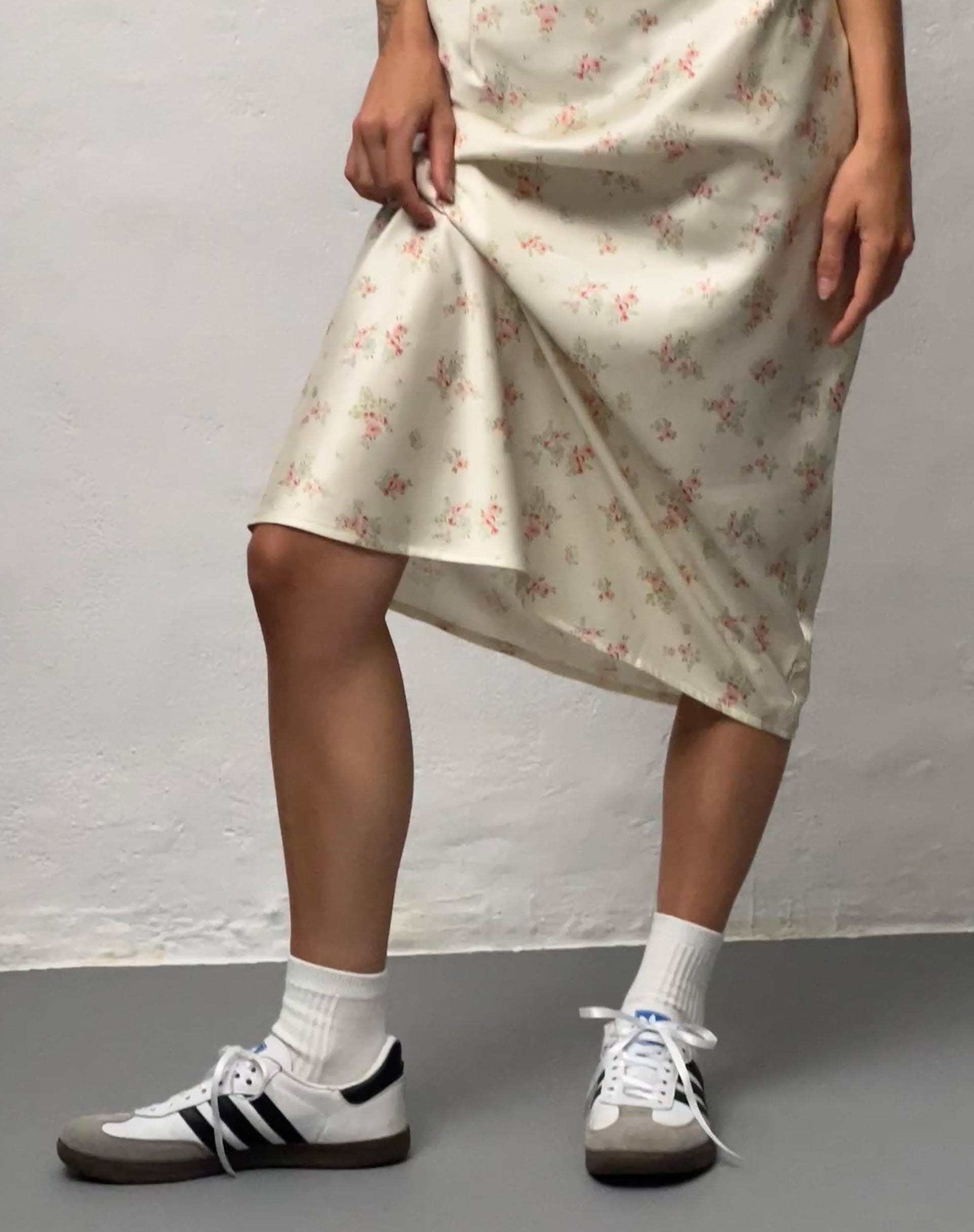 Imagen de Piya Falda midi de satén Vintage Rose Garland