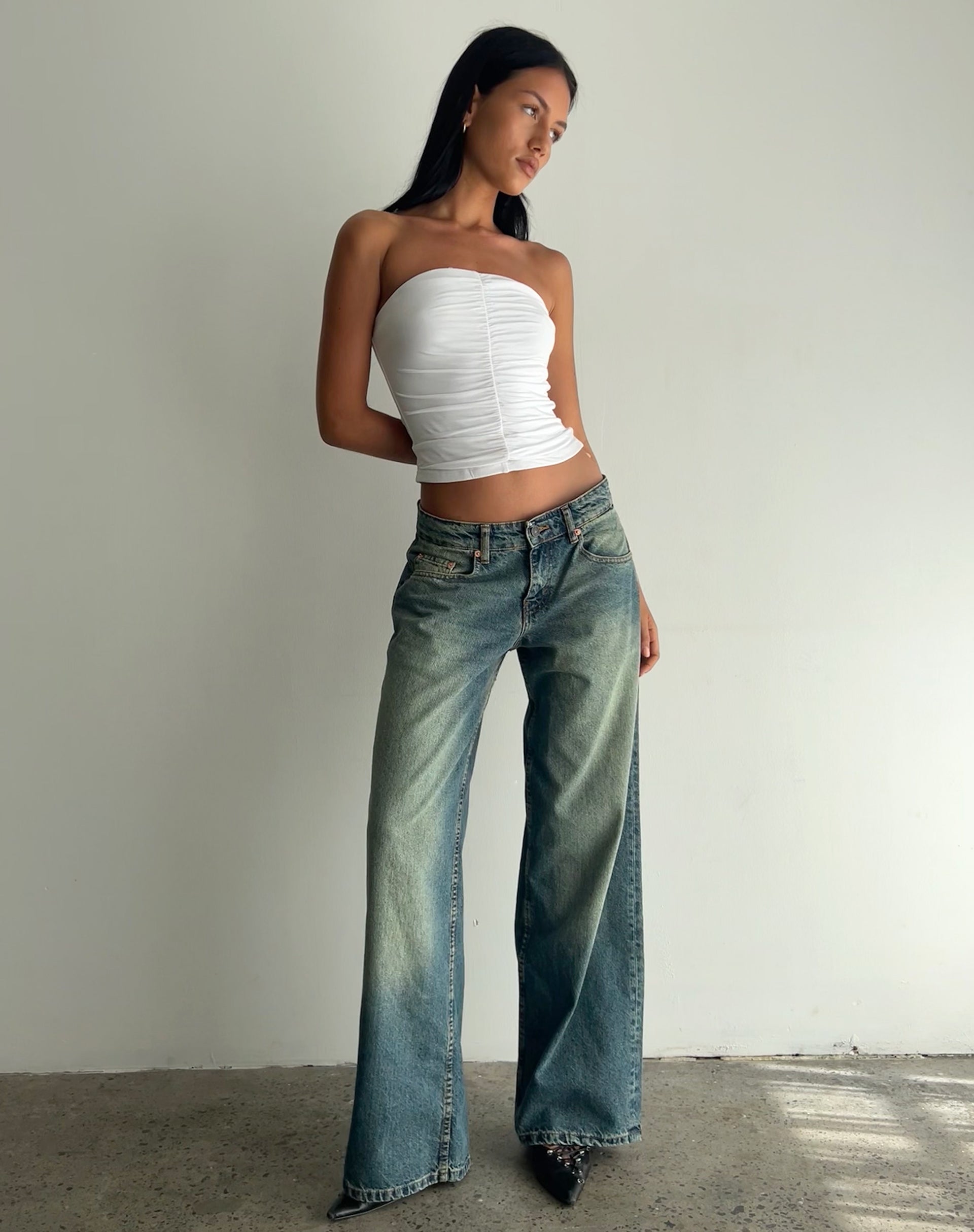 Imagen de Sajna Ruched Bandeau Top en Blanco