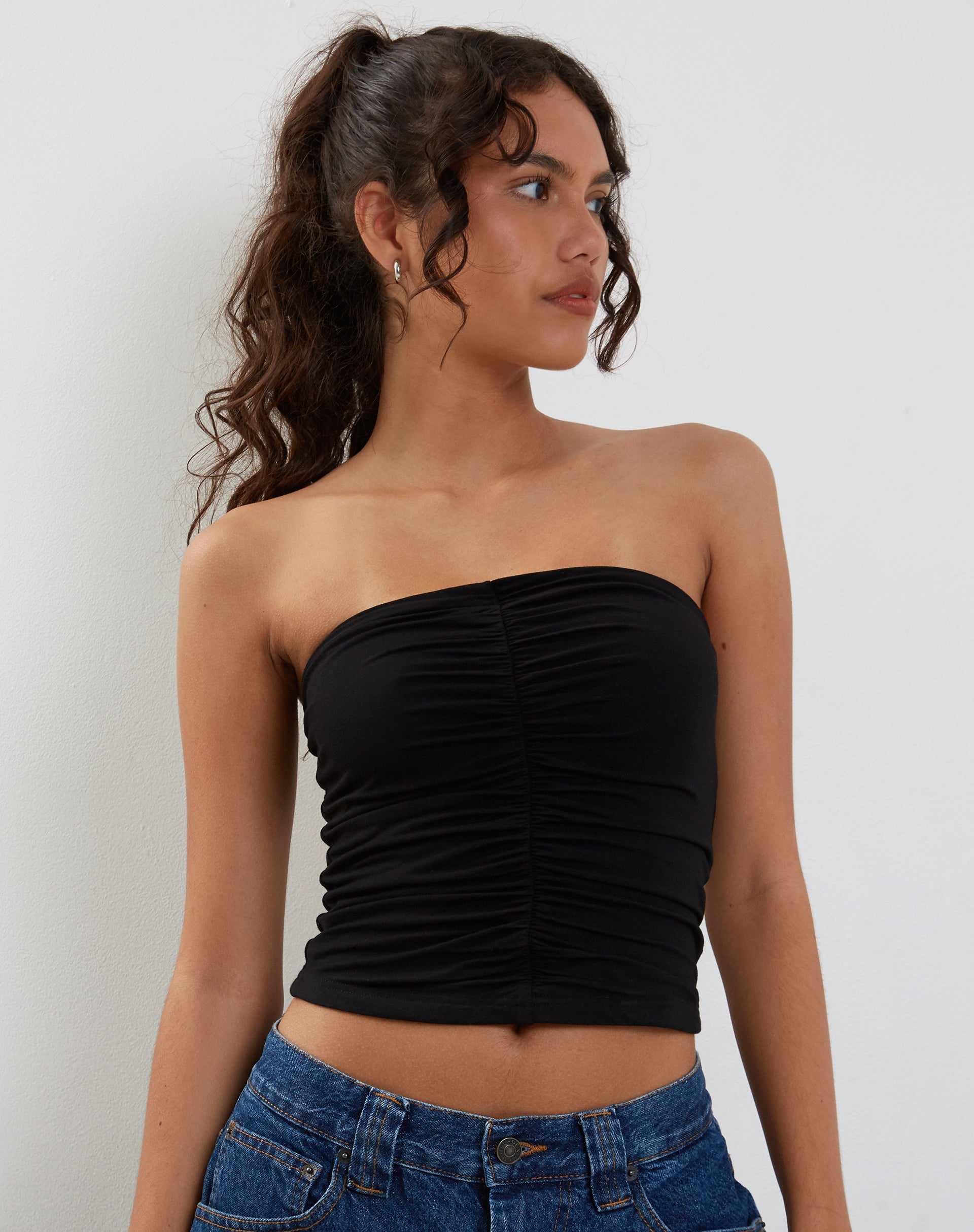 Imagen de Sajna Ruched Bandeau Top en Negro