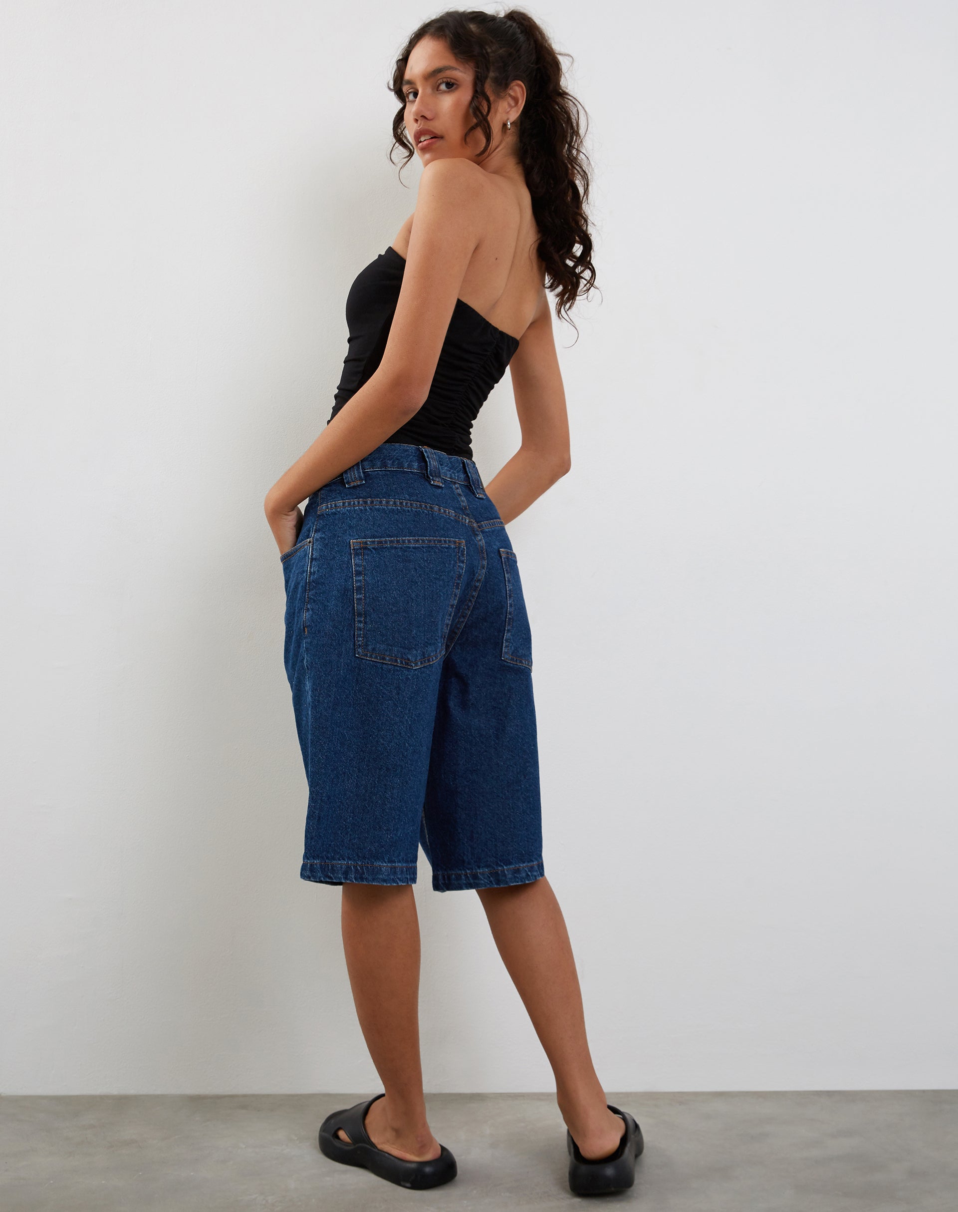 Imagen de Sajna Ruched Bandeau Top en Negro