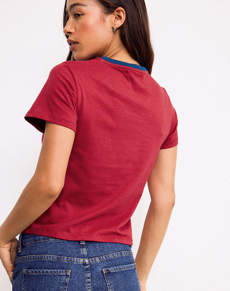 Imagen de Sakha Boxy Top en rojo Adrenaline con estampado New York azul