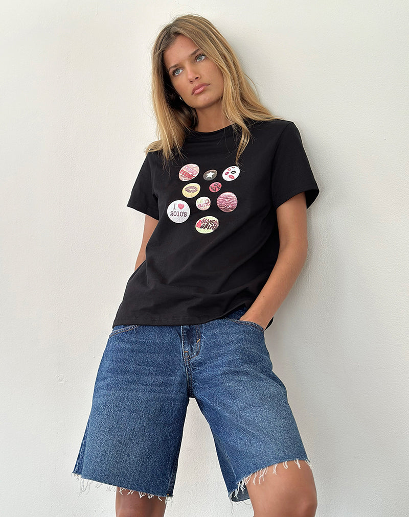 Imagen de Saki Tee in Black with Badges Graphic