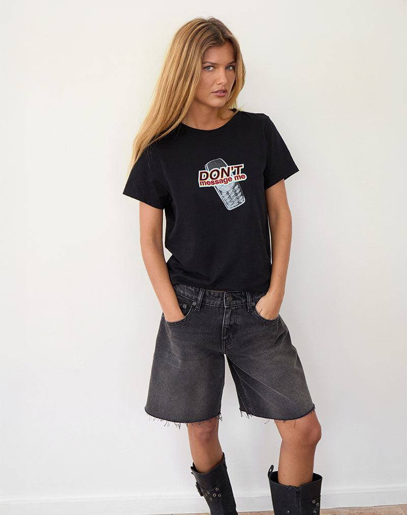 Imagen de Saki Tee in Black with Don't Message Me Graphic