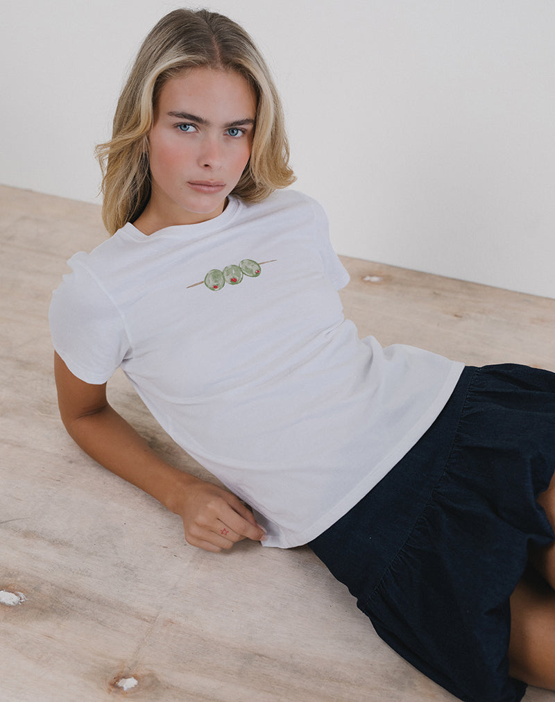 Imagen de Saki Tee in White with Olives Graphic