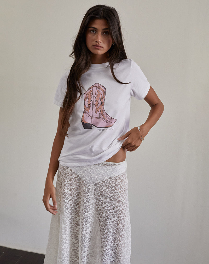Camiseta Saki blanca con estampado de botas vaqueras rosas
