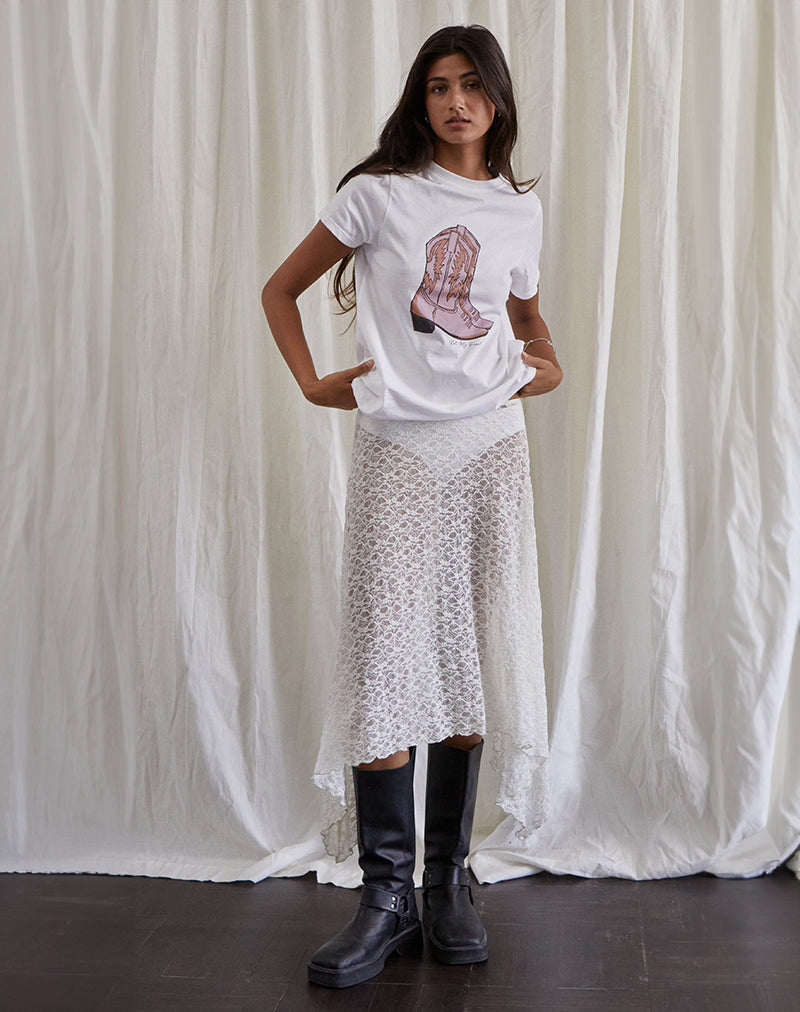 Camiseta Saki blanca con estampado de botas vaqueras rosas
