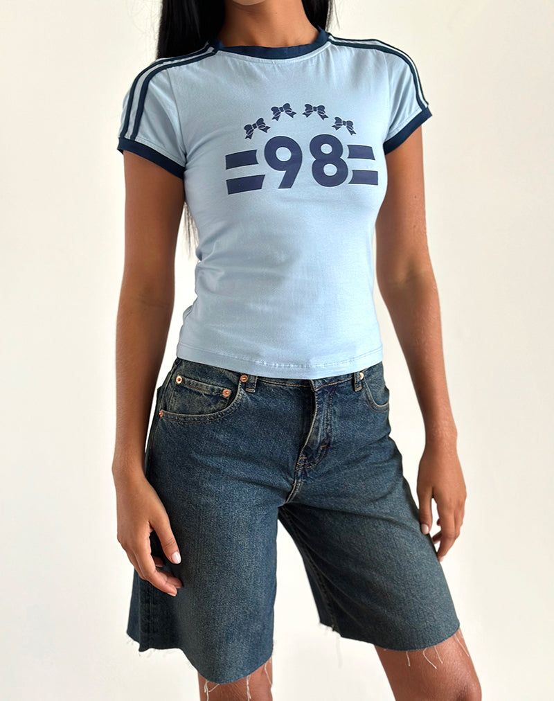 Camiseta Salda en azul Nantucket con ribete azul marino y emblema "98