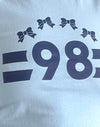 Azul Nantucket con ribete azul marino y emblema "98