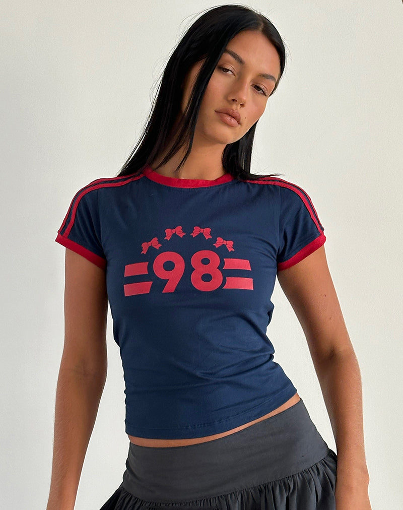 Image of Camiseta Salda en azul marino con ribetes en rojo Adrenalina y emblema "98