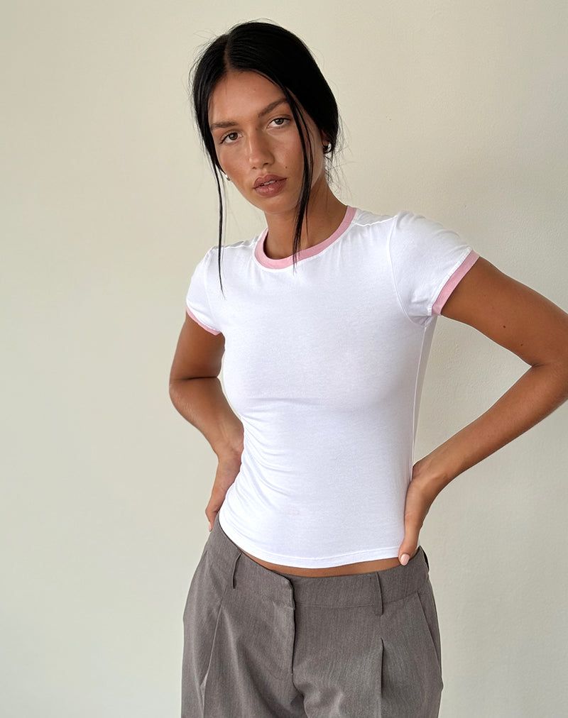 Top Salida en blanco con ribete rosa flamingo