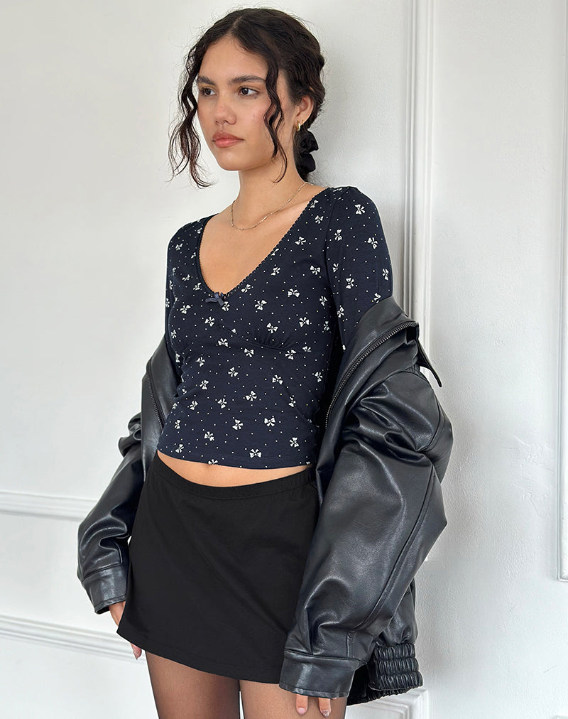 Imagen de Salisa Top en azul marino con diseño de mini lazo