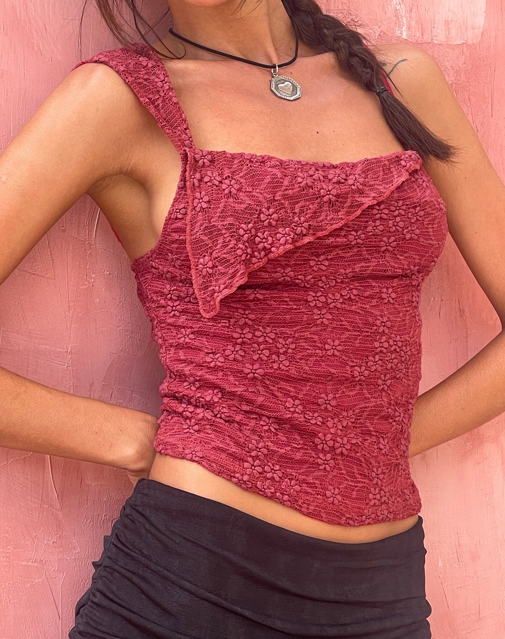 Imagen de Sambu Cami Top de Encaje en Rojo