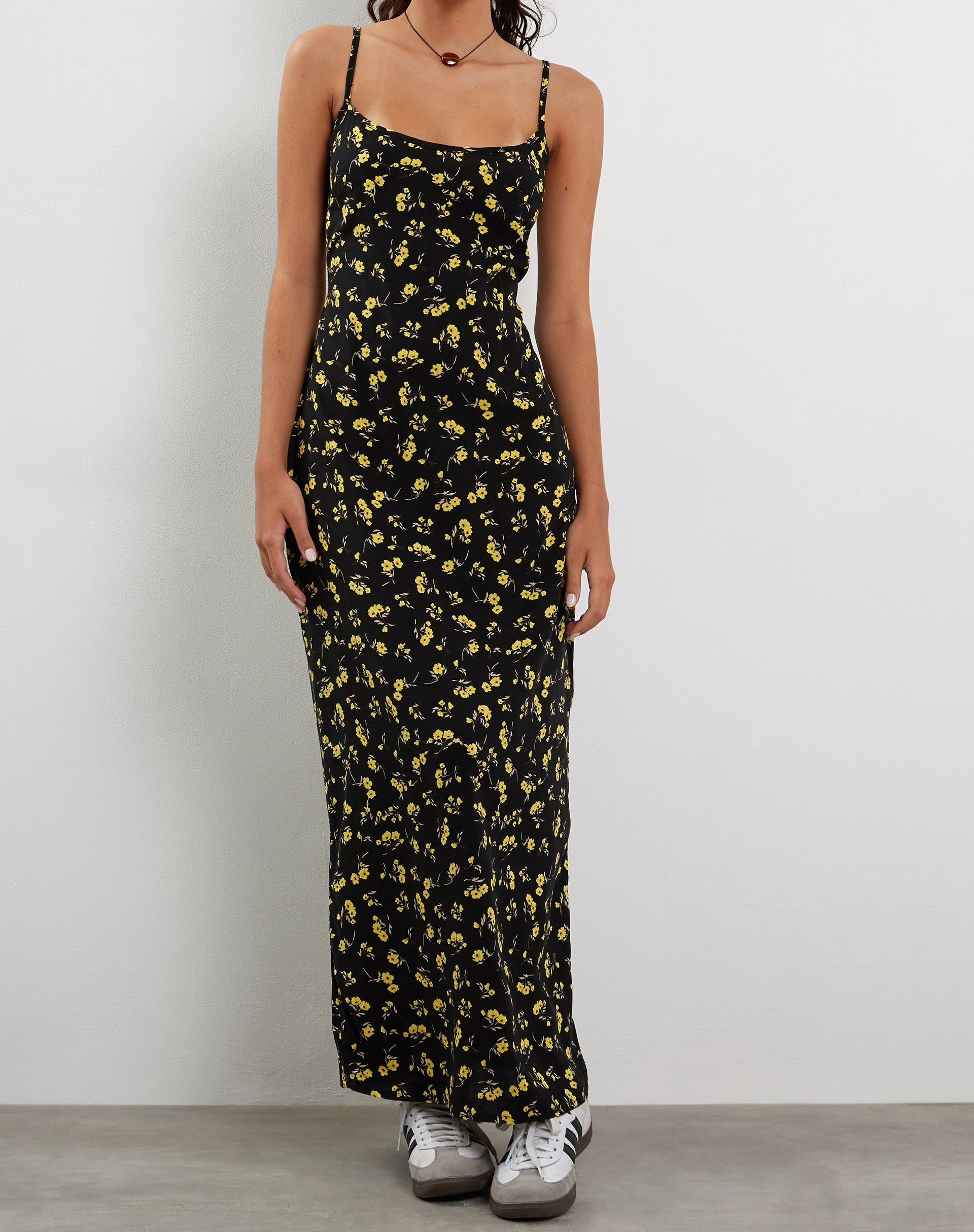 Imagen de Kafka Maxi Dress in Buttercup Negro y amarillo