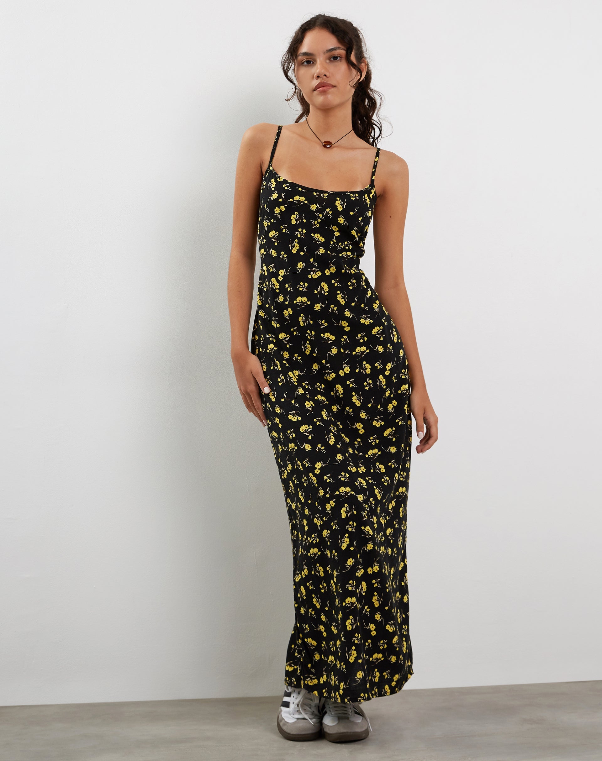 Imagen de Kafka Maxi Dress in Buttercup Negro y amarillo