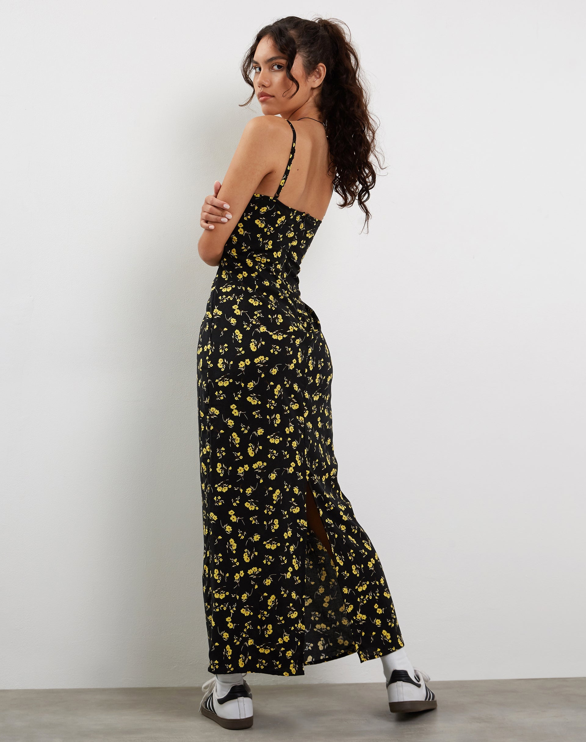Imagen de Kafka Maxi Dress in Buttercup Negro y amarillo