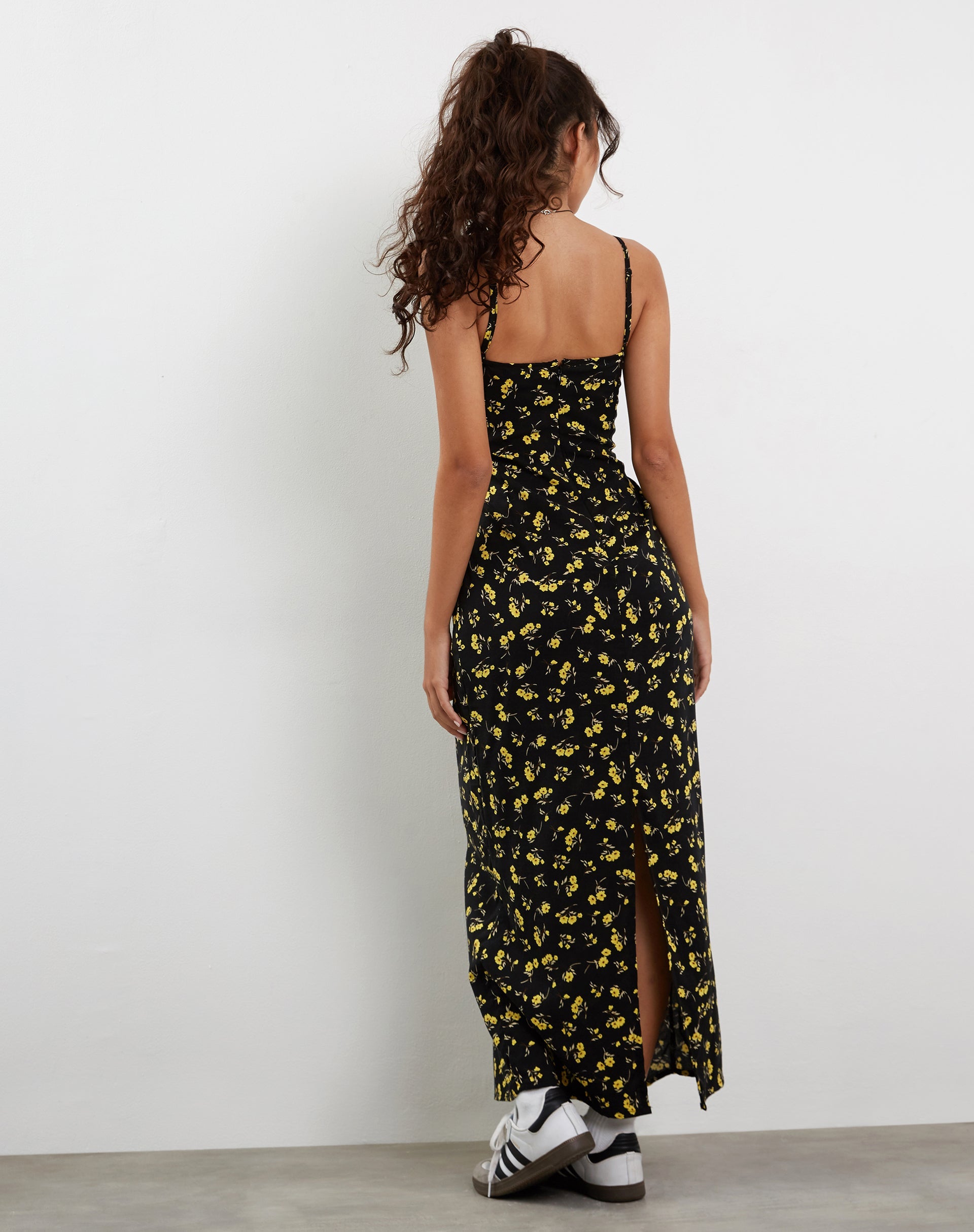 Imagen de Kafka Maxi Dress in Buttercup Negro y amarillo
