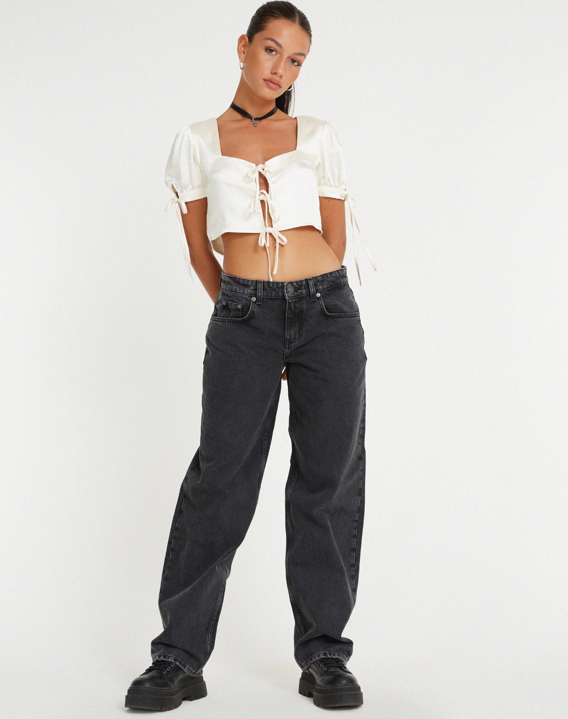 Imagen de Sanura Tie Up Crop Top en Satén Marfil