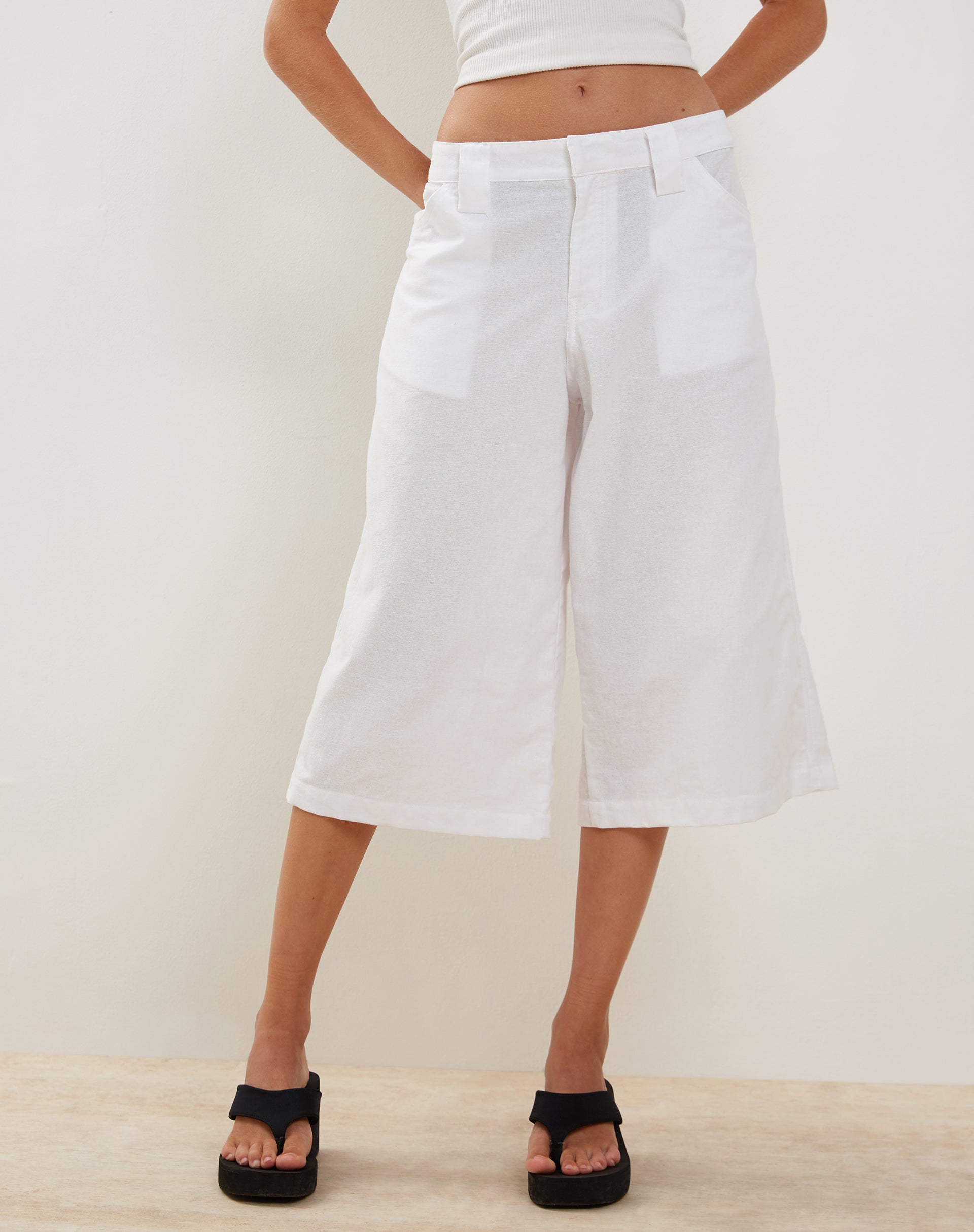 Imagen de Saomy Longline Shorts en blanco
