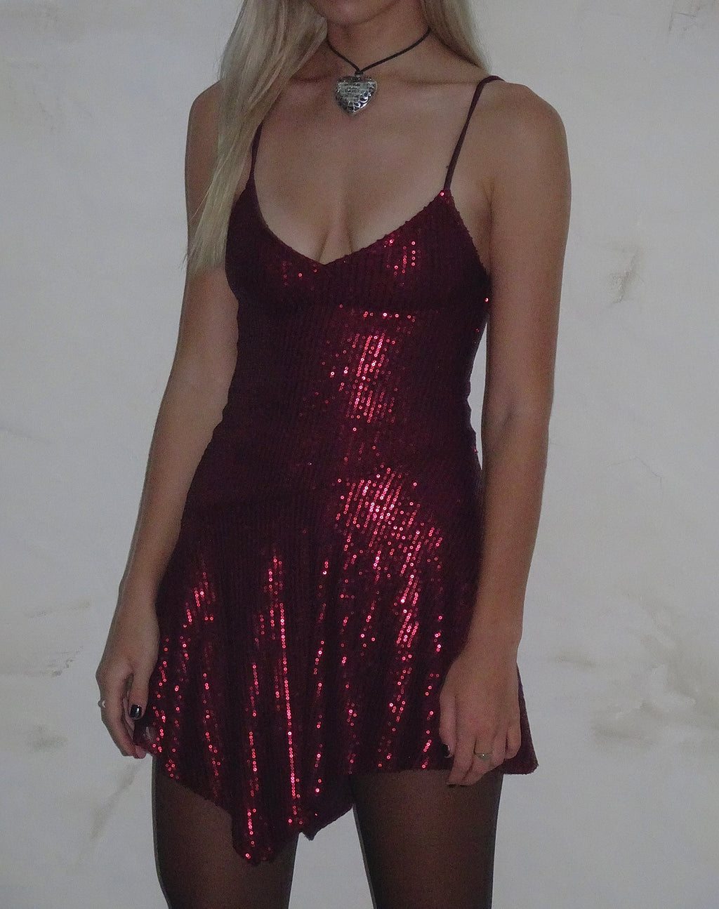 Minivestido Sarabeth Waterfall Hem de lentejuelas burdeos