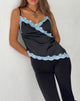 imagen de Satima Cami Top en negro con encaje azul