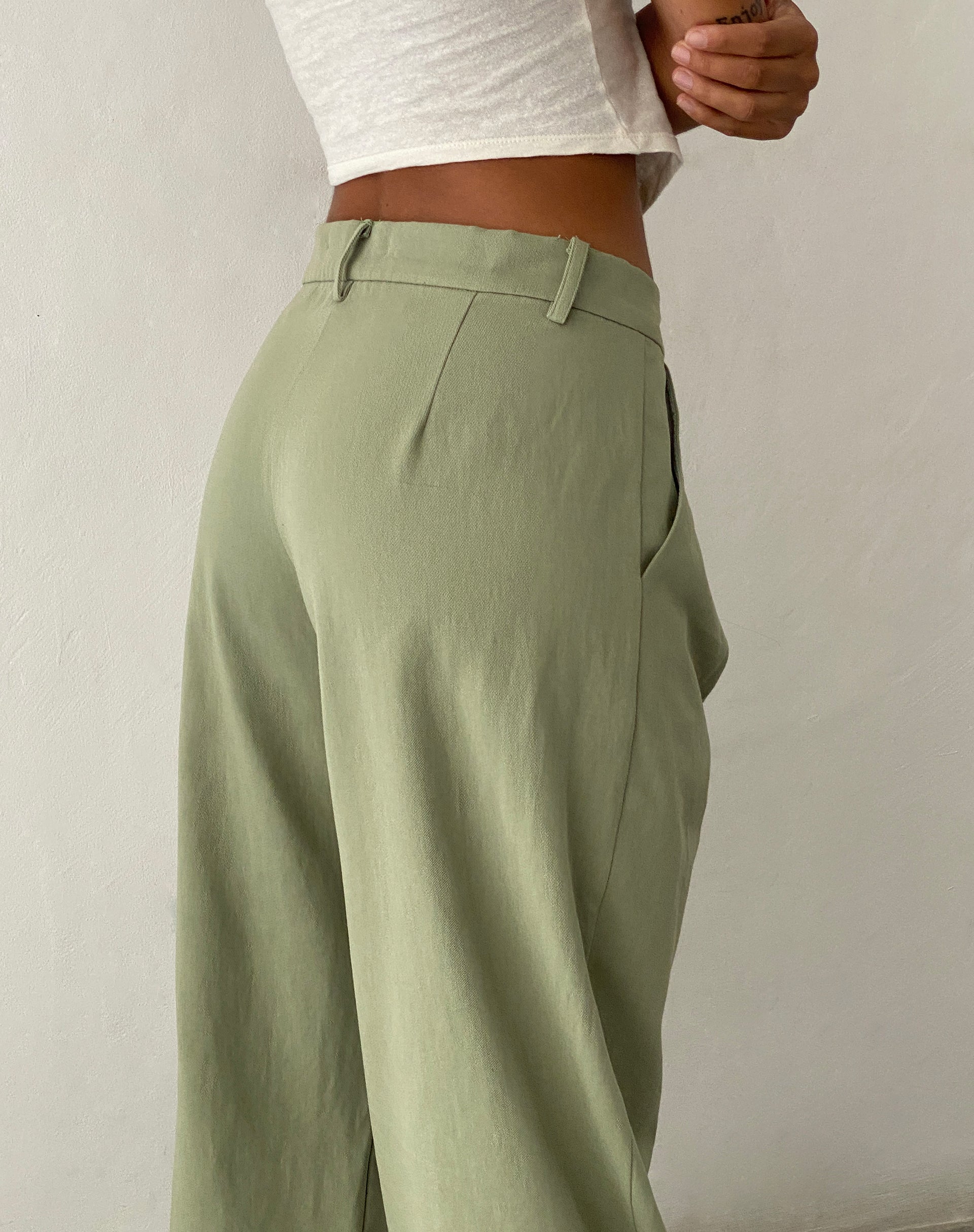Imagen del pantalón Satria extra ancho de color salvia