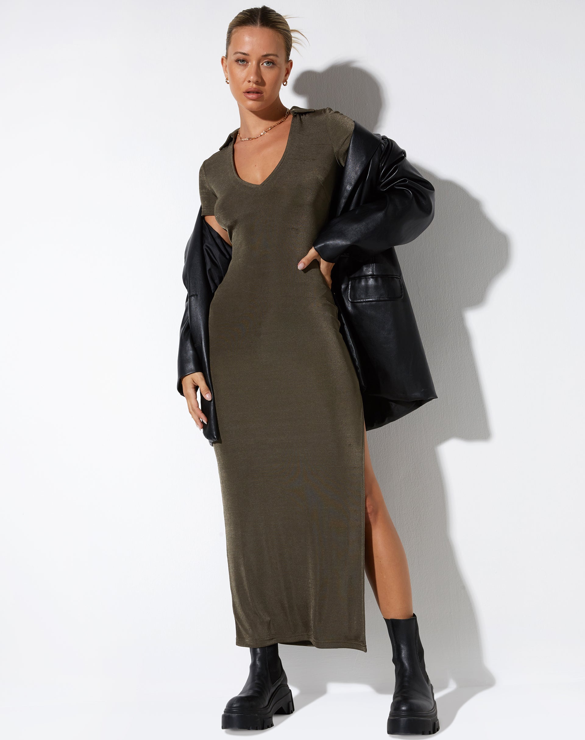 IMAGEN DEL Maxi Vestido Savita en Oliva Oscuro