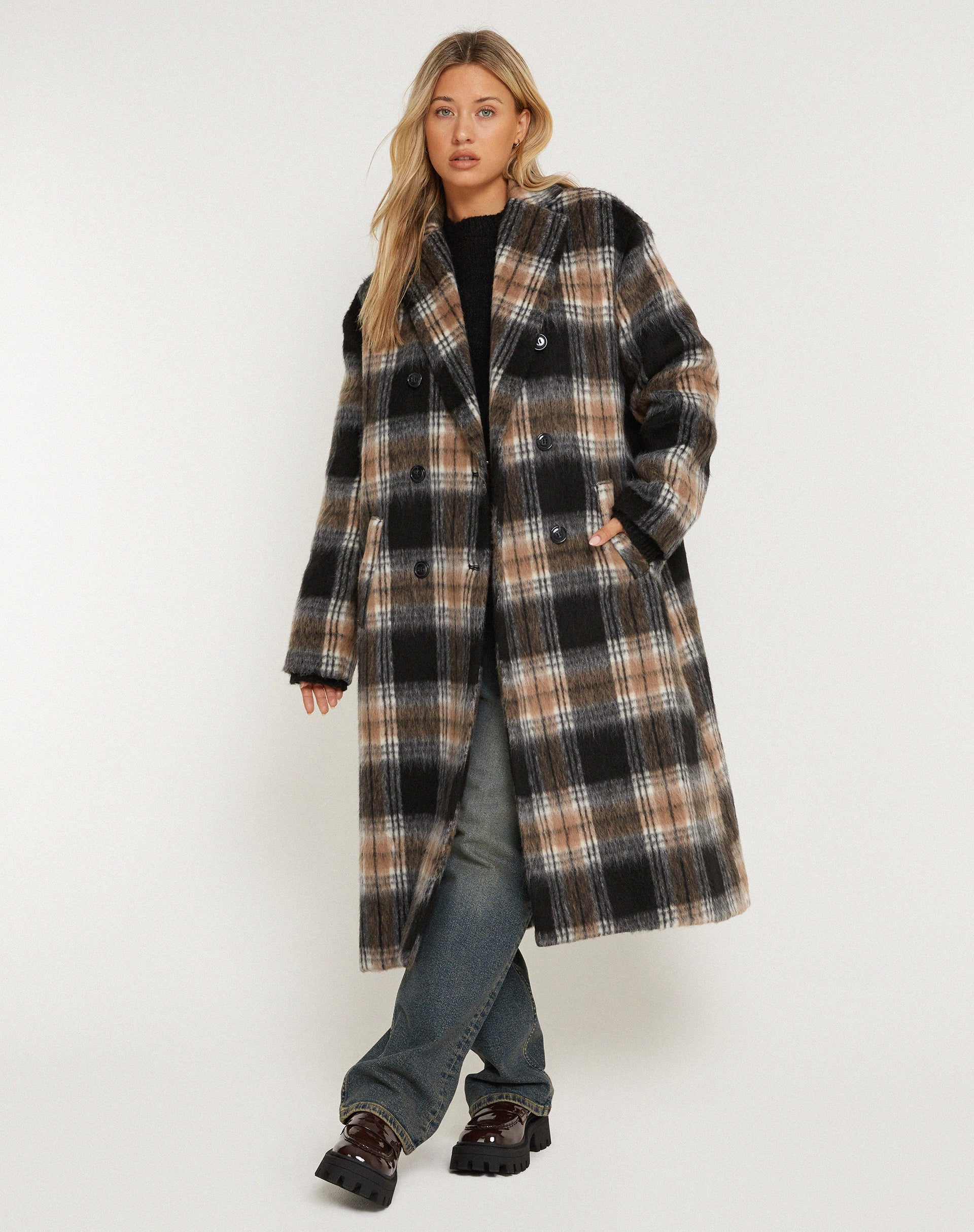 imagen de Sawai Coat en negro y marrón