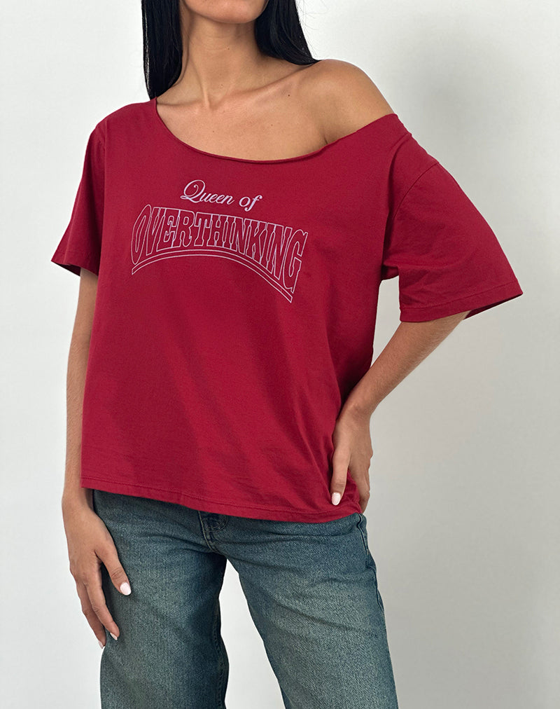 Camiseta Scottie Slouchy Tee en rojo adrenalina con gráfico Overthinking
