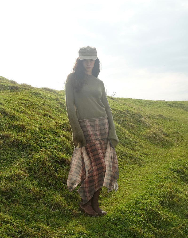 Imagen de la falda midi Sedra en marrón y rosa con estampado de cuadros difuminados.