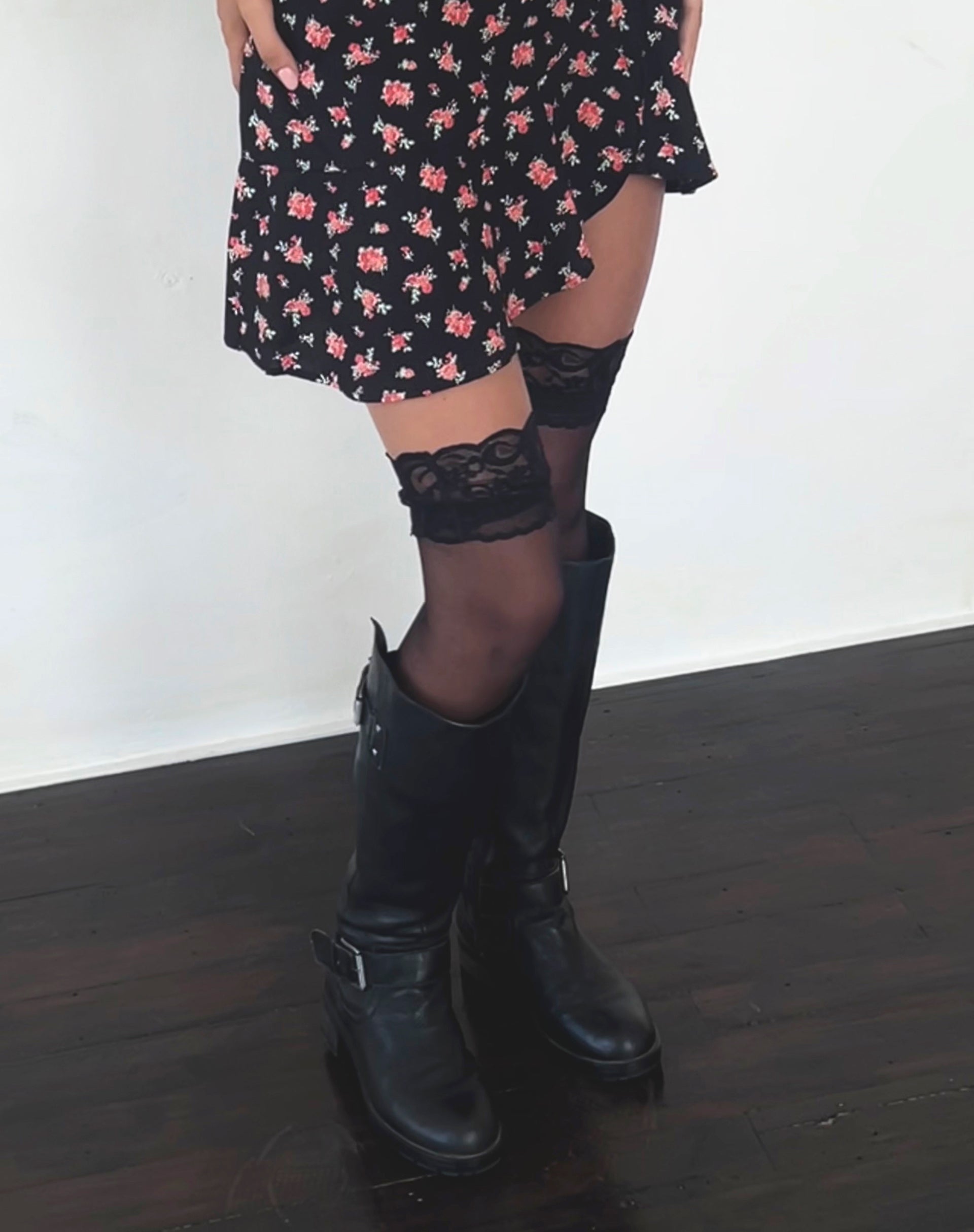 Imagen de Seleg Mini Dress in Flowing Rose Negro