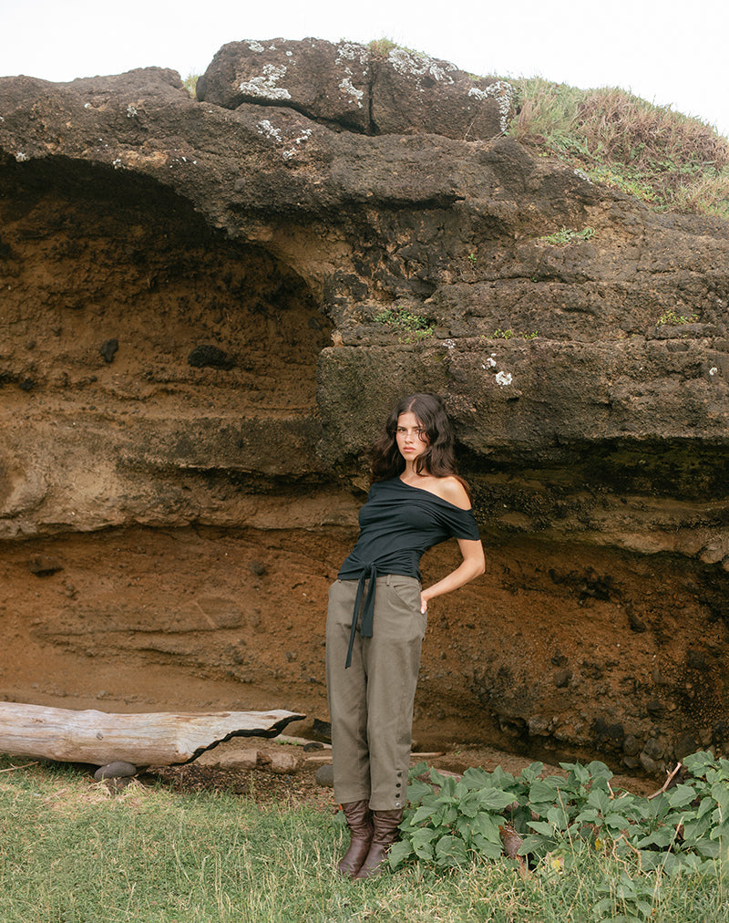 Imagen del pantalón capri Selesa en sarga caqui