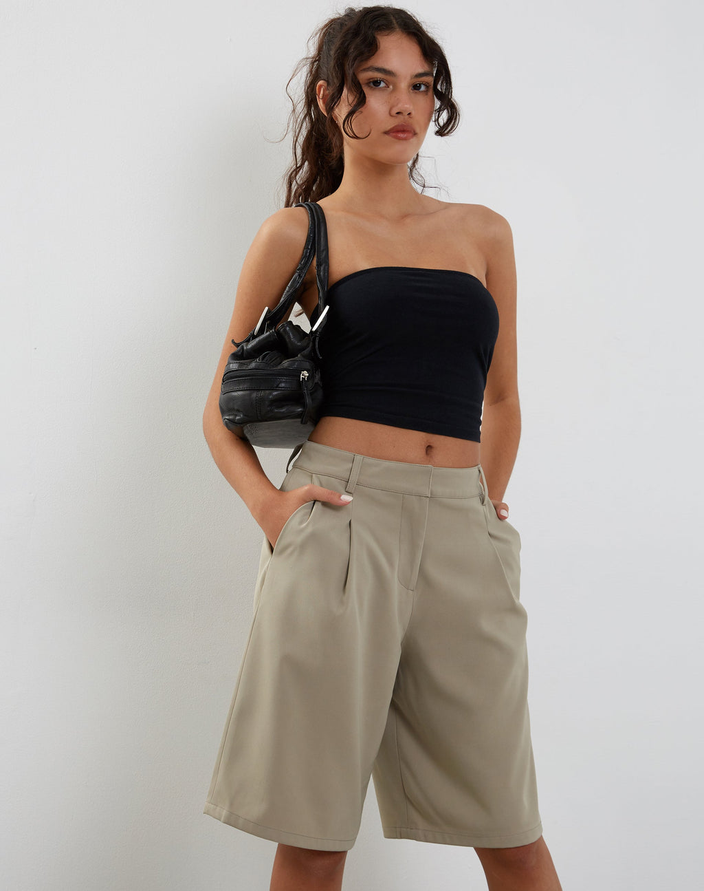 Pantalones cortos a medida de línea larga Setya en color topo